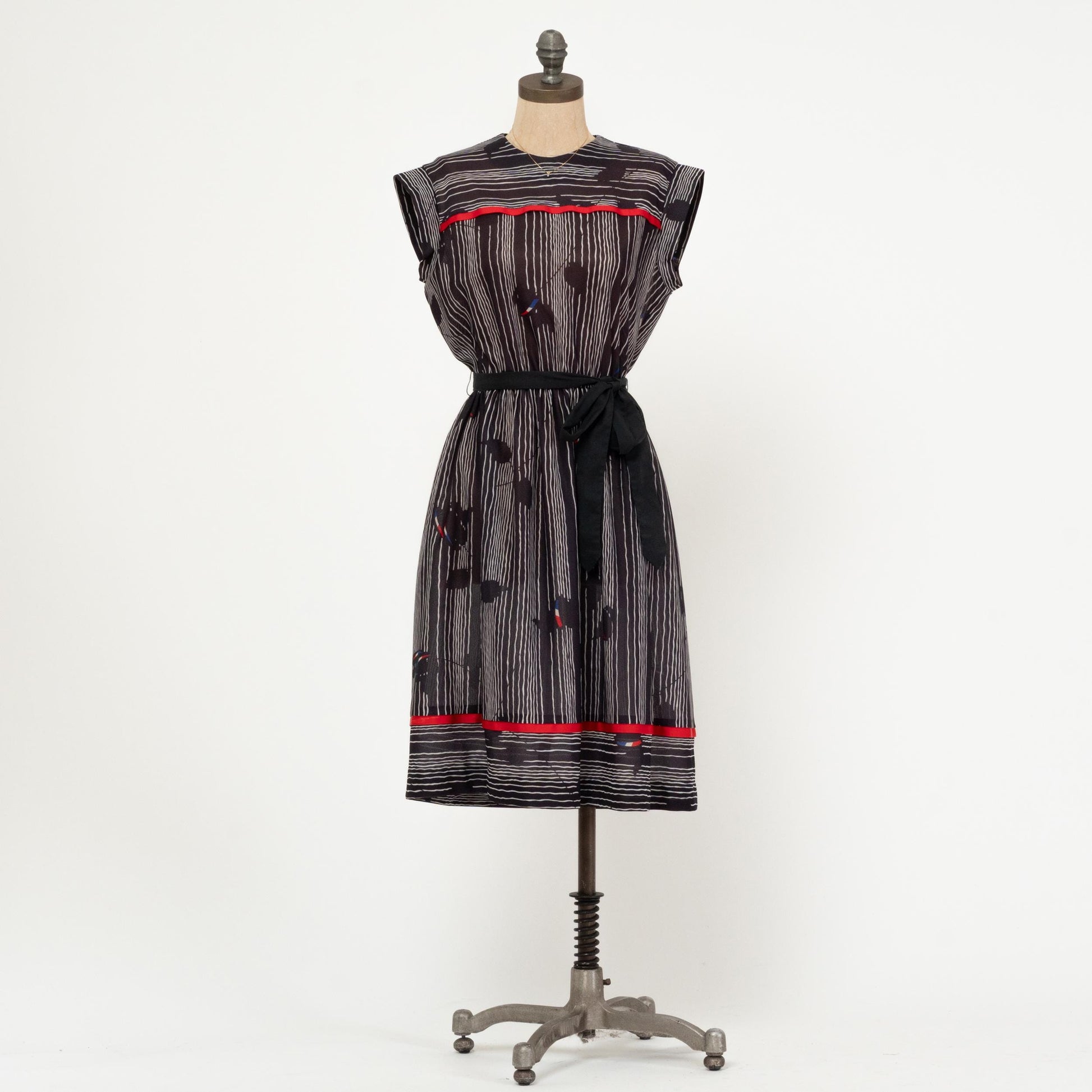 Vintage 70s Abstract Print Cap Sleeve Dress - Medium | Black White Red A Line Midi Dress