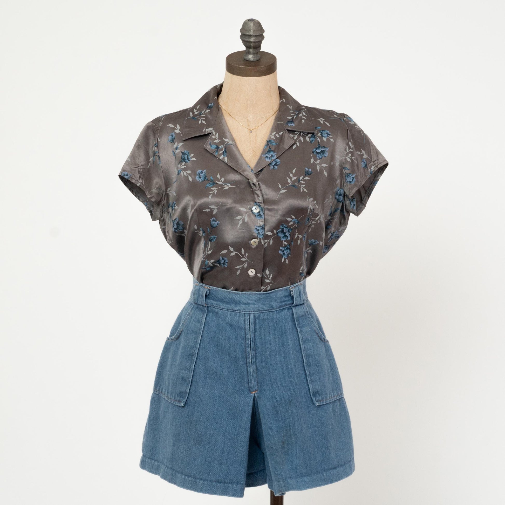 Vintage 90s Silver Floral Satin Crop Top - Medium | Collared Short Sleeve Cropped Blouse