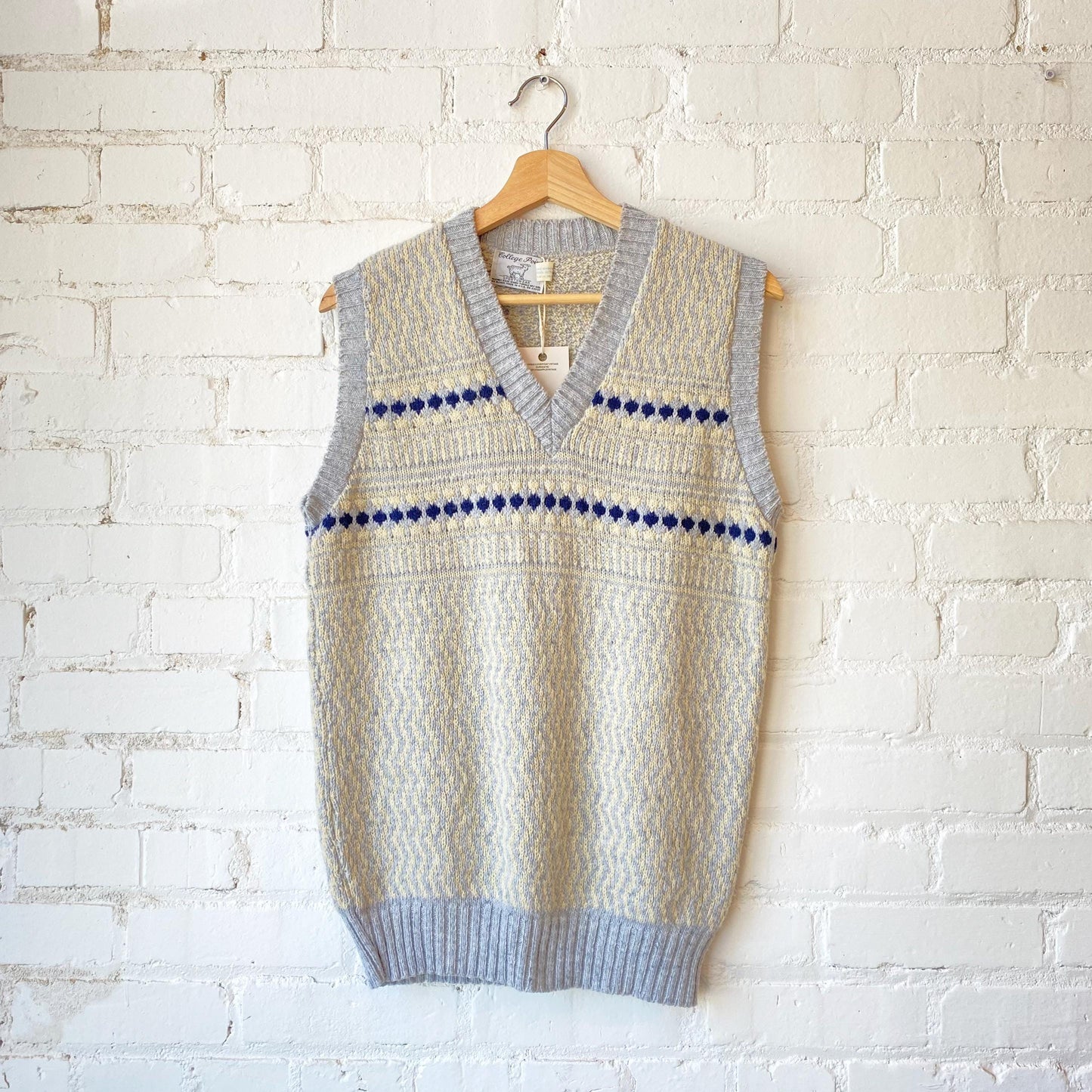 Vintage 70s Knit V-Neck Sweater Vest - Medium | Unisex Sleeveless Pullover Top