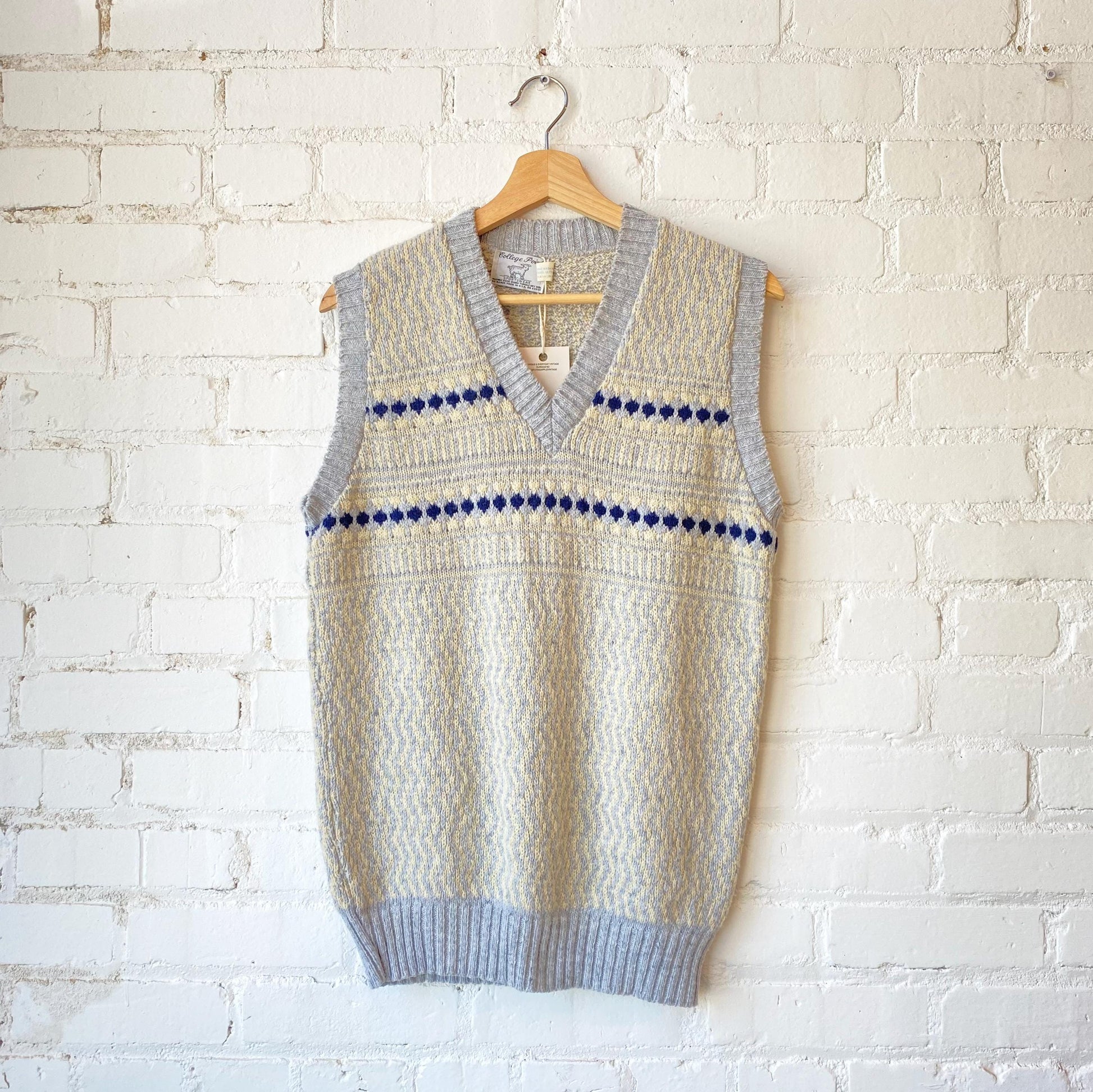 Vintage 70s Knit V-Neck Sweater Vest - Medium | Unisex Sleeveless Pullover Top