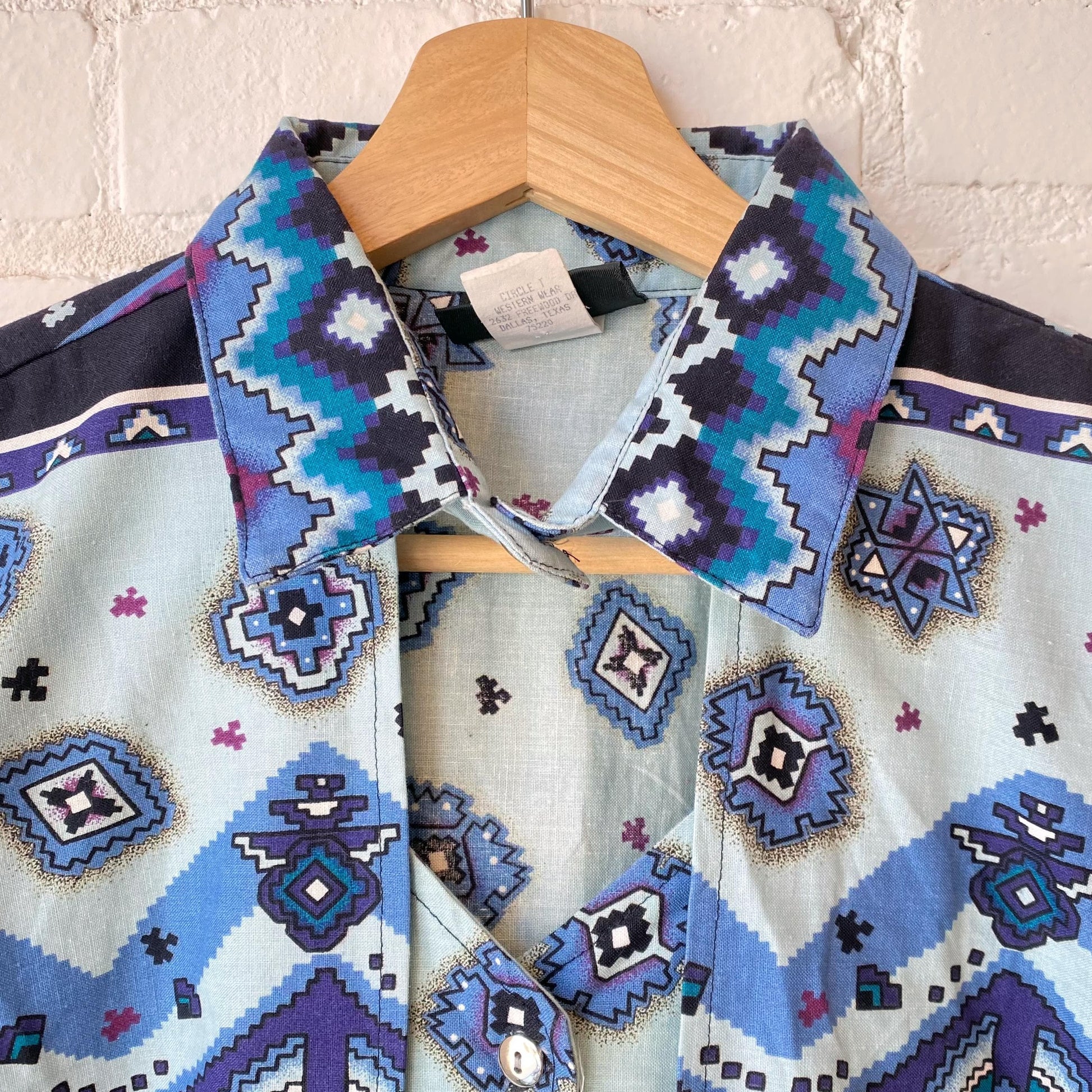 Vintage 90s Western Keyhole Concho Crop Top - Large | Blue Southwestern Print Long Sleeve Button Up Shirt