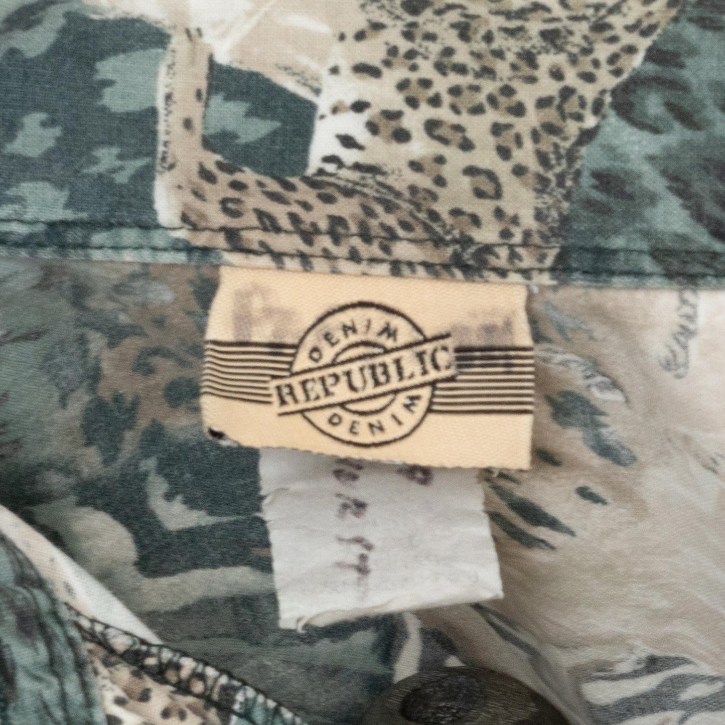 Vintage 90s African Animal Safari Print Shirt - Medium | All Over Print Short Sleeve Collared Top