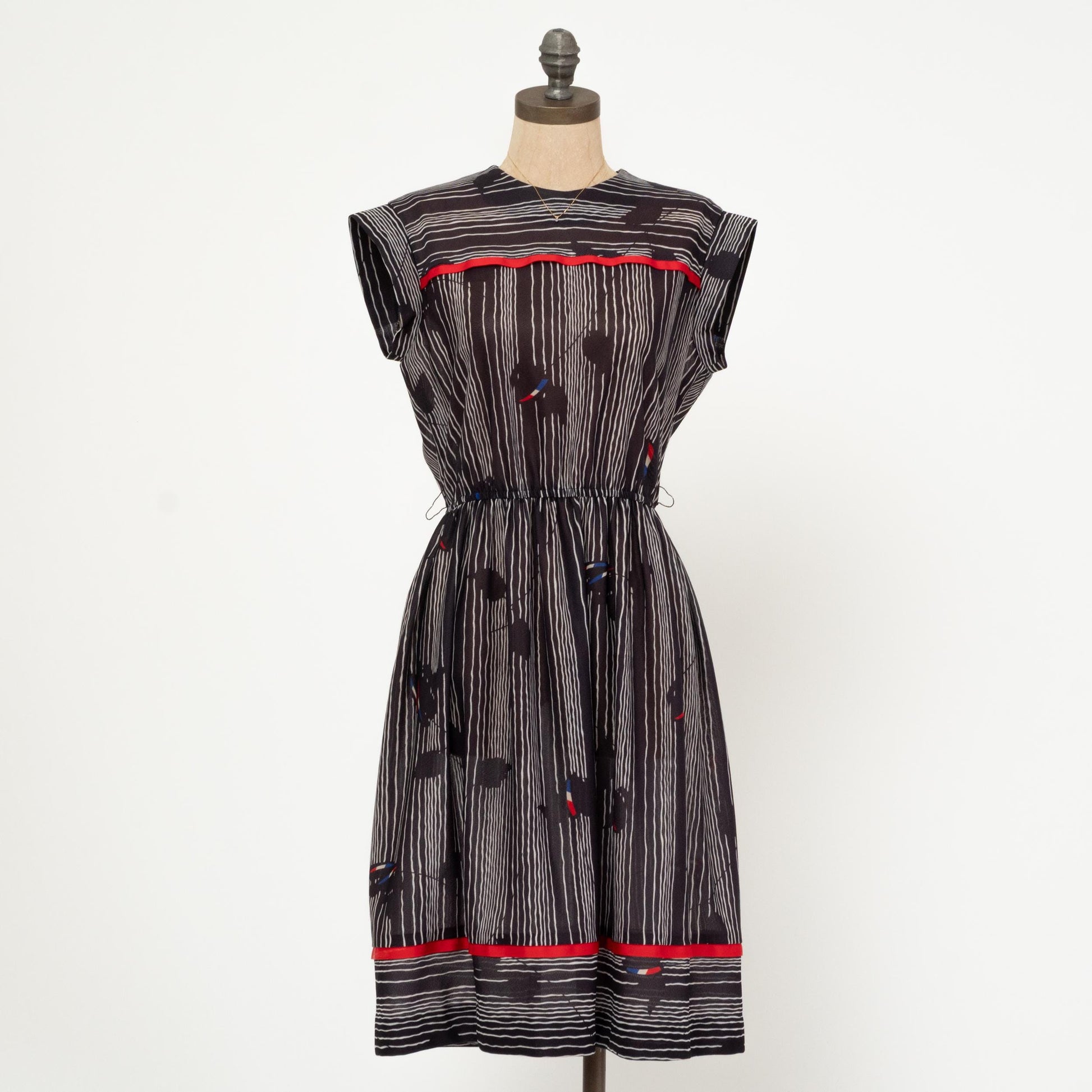 Vintage 70s Abstract Print Cap Sleeve Dress - Medium | Black White Red A Line Midi Dress