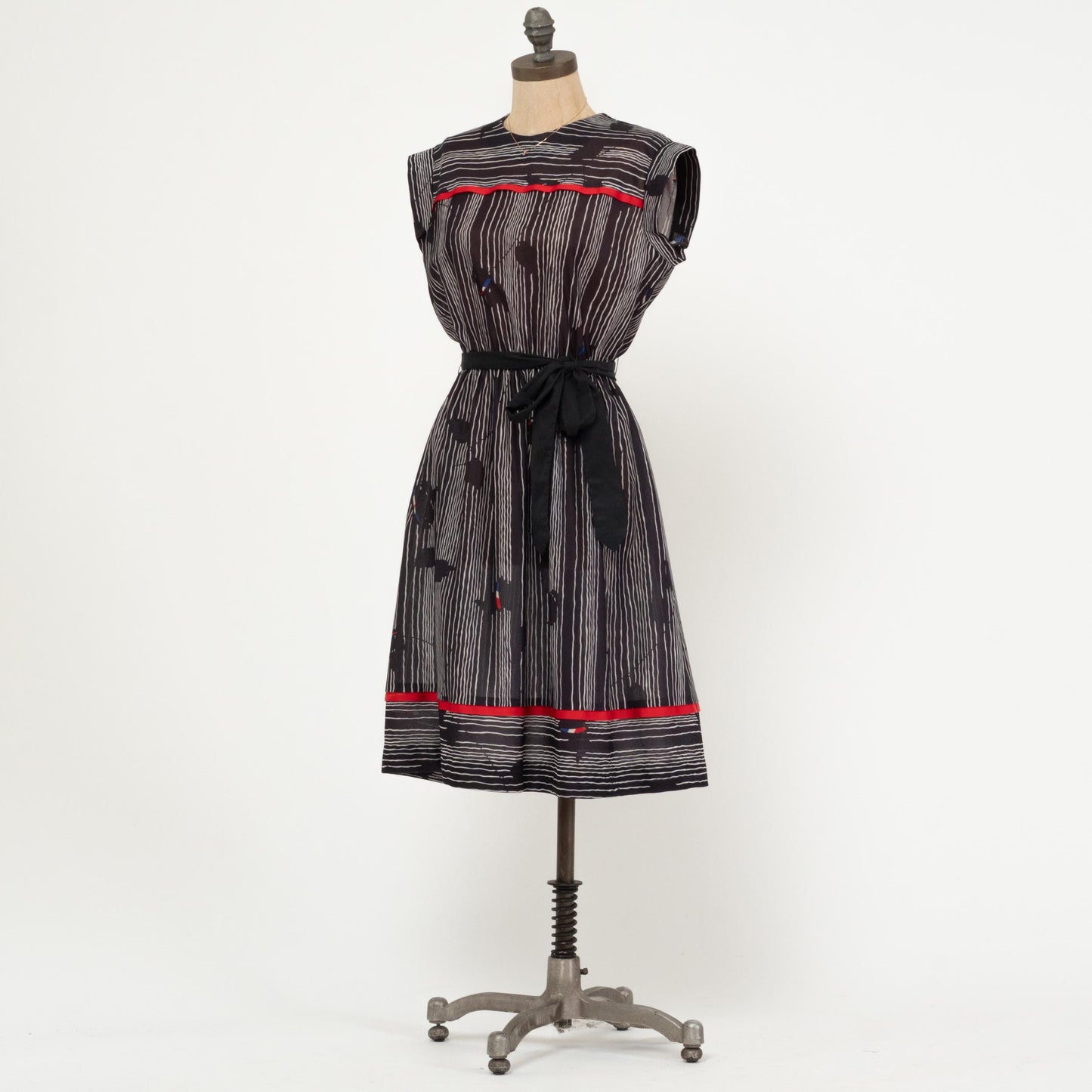 Vintage 70s Abstract Print Cap Sleeve Dress - Medium | Black White Red A Line Midi Dress