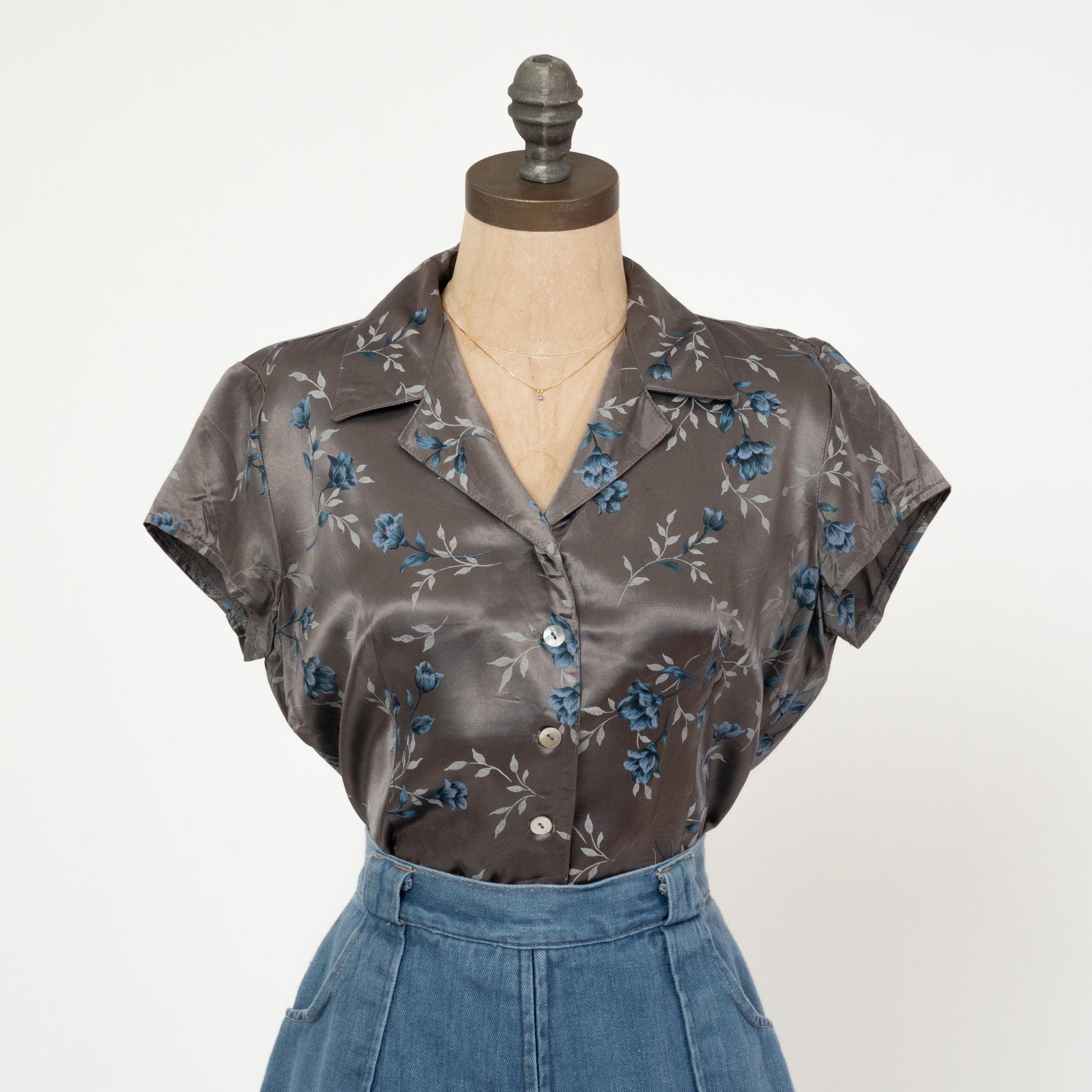Vintage 90s Silver Floral Satin Crop Top - Medium | Collared Short Sleeve Cropped Blouse