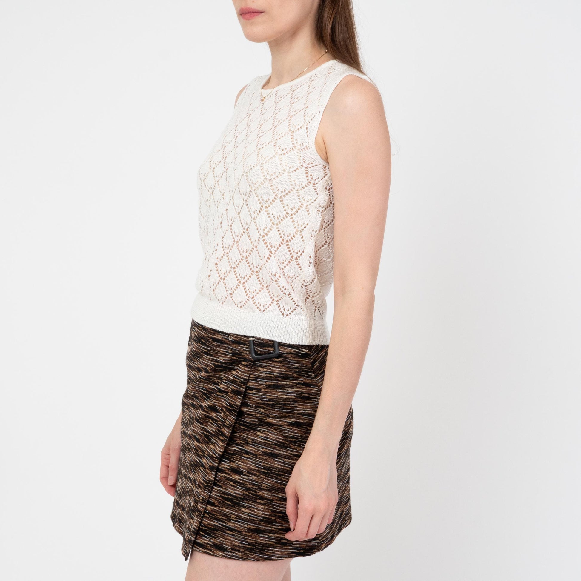Vintage 70s White Eyelet Knit Sleeveless Top - Small | Fish Scale Scalloped Sweater Vest