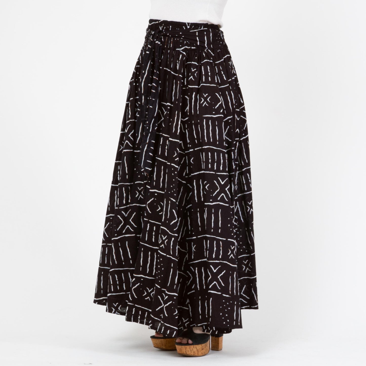 Vintage 90s Black & White Batik Maxi Skirt - One Size | Boho High Waisted Long Cotton Skirt
