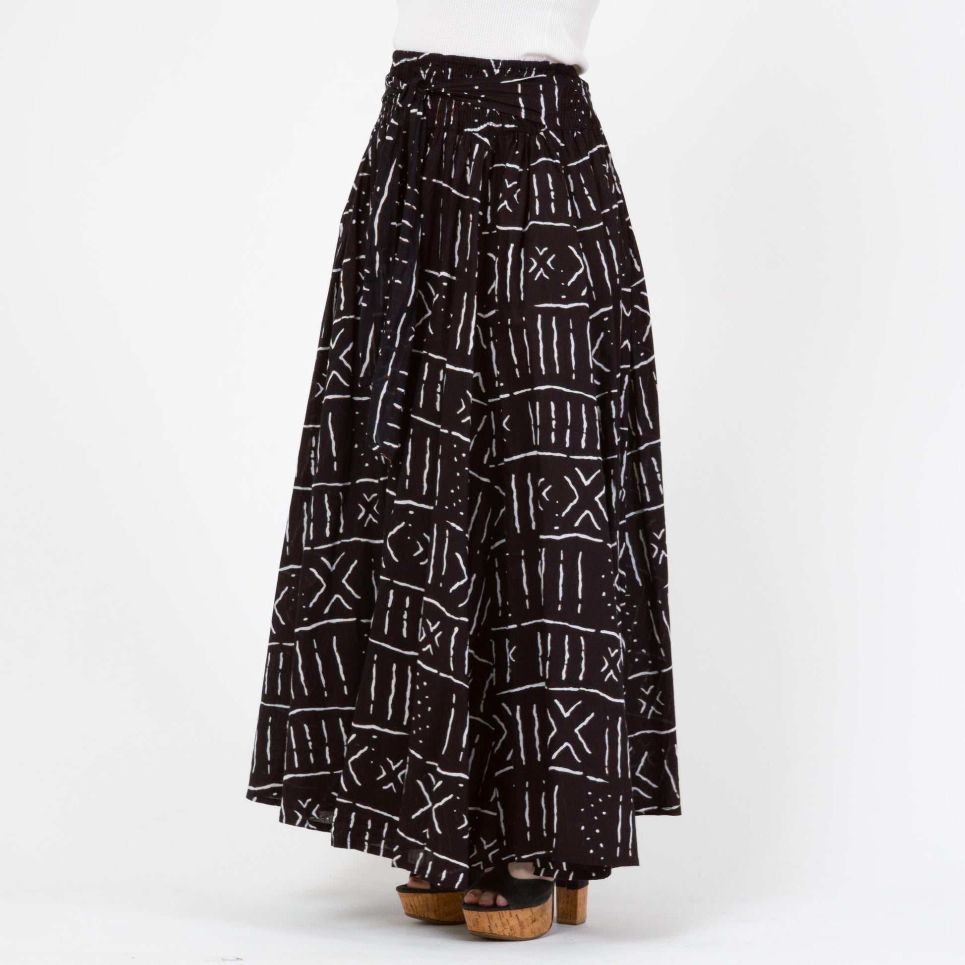 Vintage 90s Black & White Batik Maxi Skirt - One Size | Boho High Waisted Long Cotton Skirt