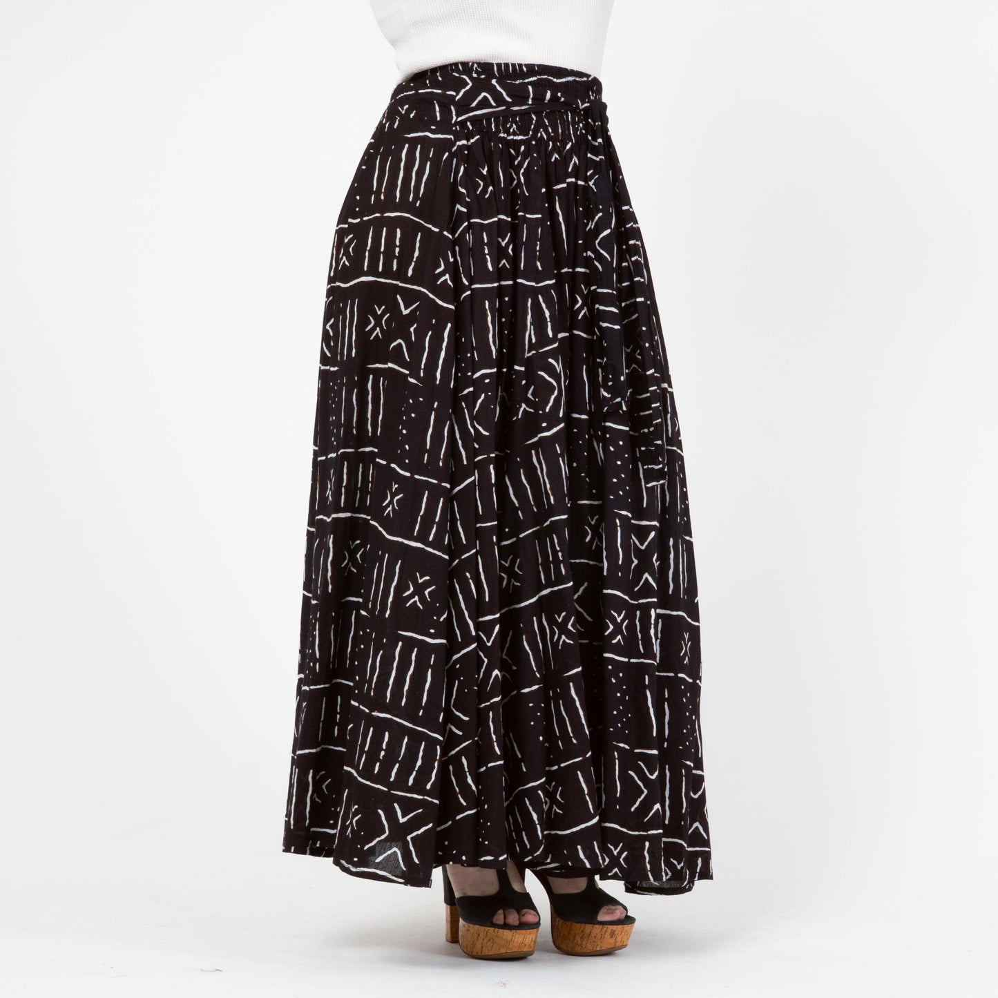 Vintage 90s Black & White Batik Maxi Skirt - One Size | Boho High Waisted Long Cotton Skirt