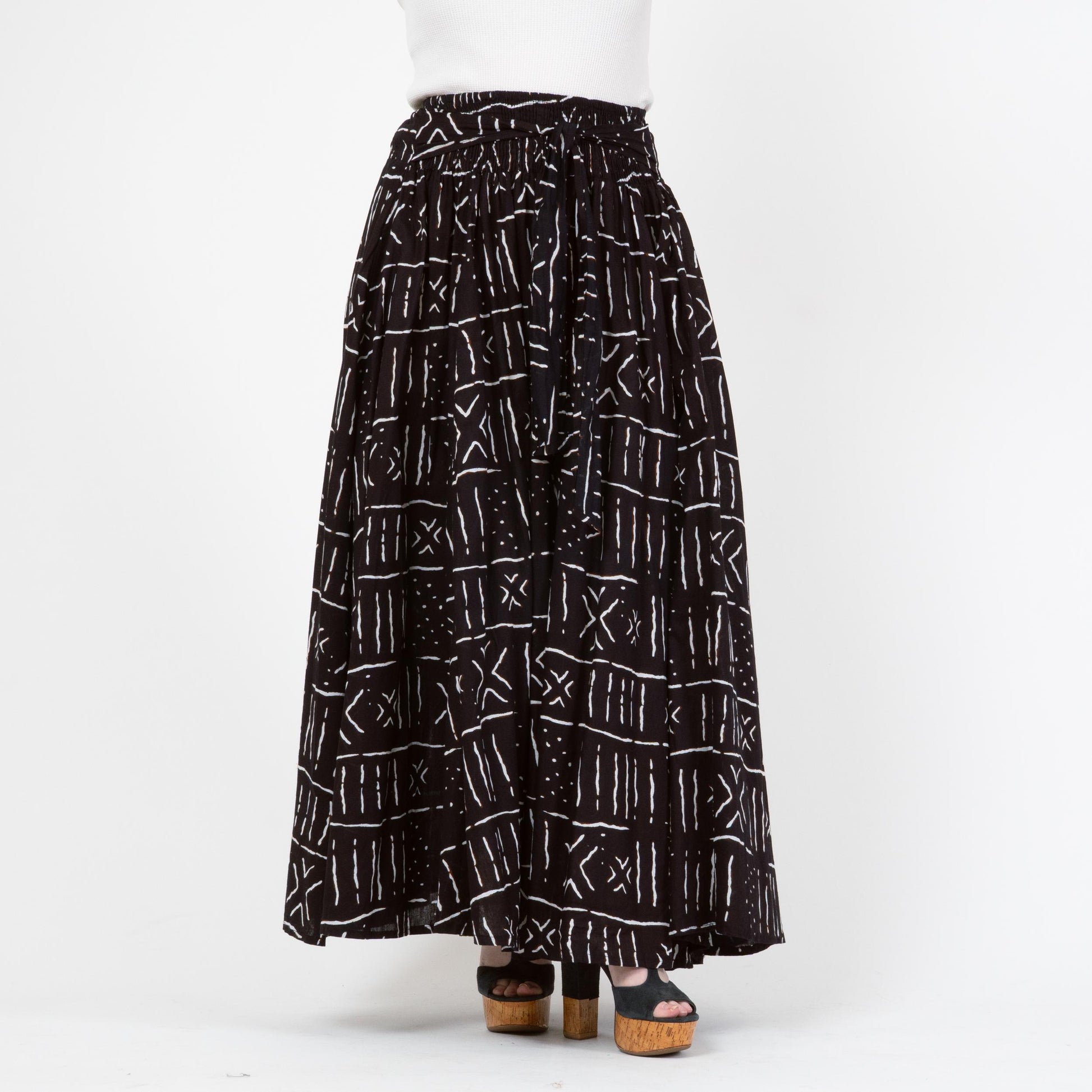 Vintage 90s Black & White Batik Maxi Skirt - One Size | Boho High Waisted Long Cotton Skirt