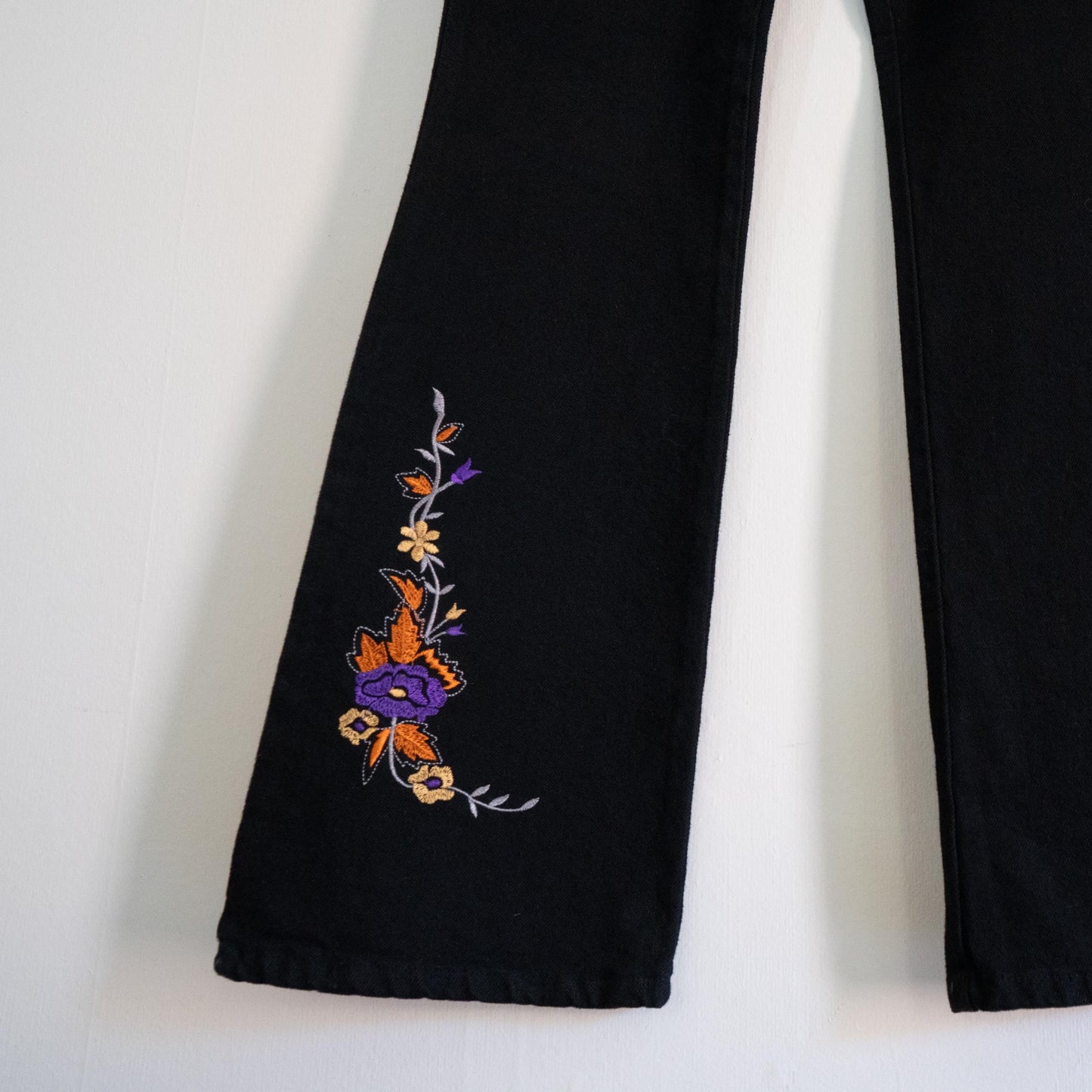 Vintage Y2K Black Floral Embroidered Flare Jeans - Extra Small | Boho High Waisted Denim
