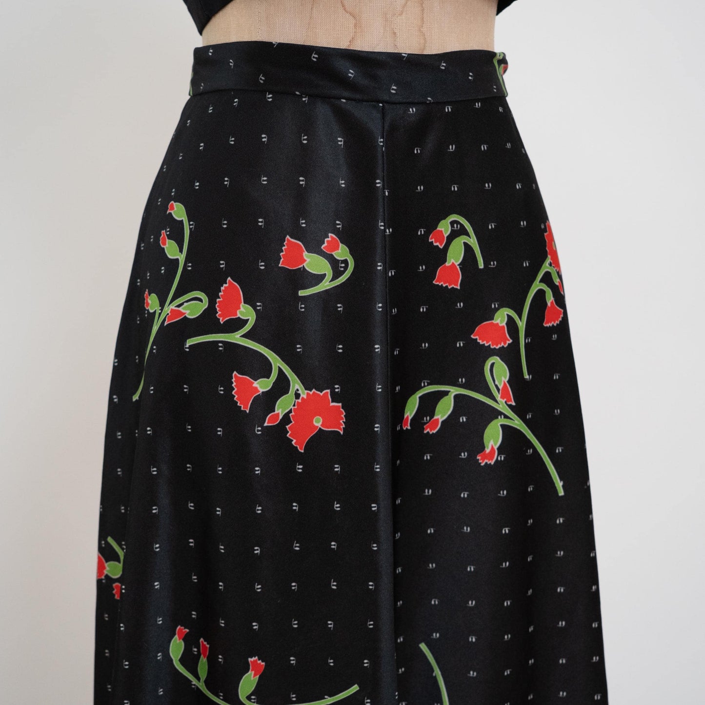 Vintage 70s Black Floral & Polka Dot Midi Skirt - Extra Small, 25" Waist | High Waisted A Line Skirt