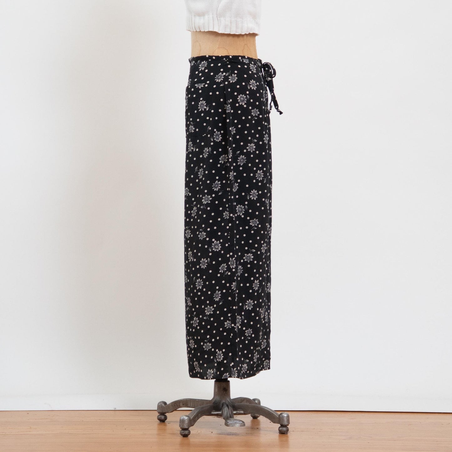 Vintage 90s Black Daisy Floral & Polka Dot Maxi Skirt - Medium, 28" Waist | Lightweight High Waisted Boho Grunge Skirt