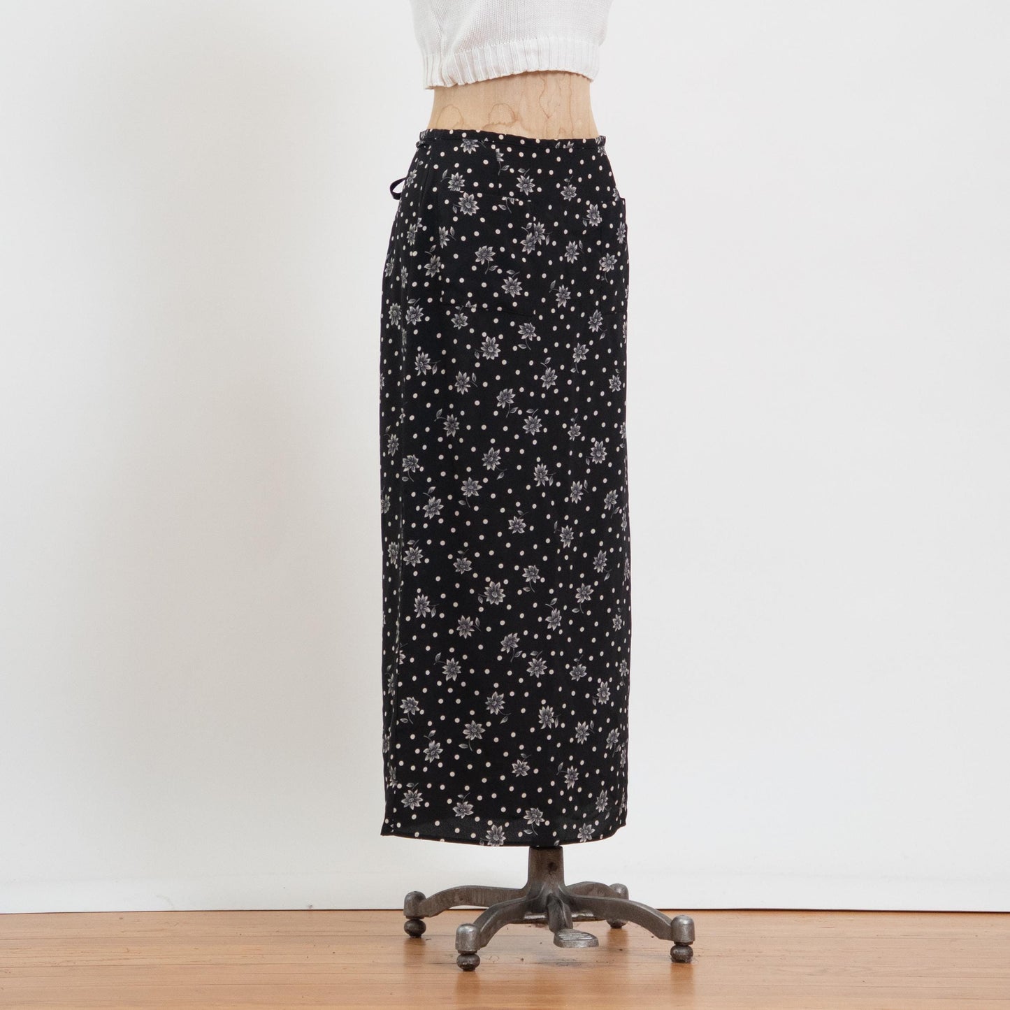 Vintage 90s Black Daisy Floral & Polka Dot Maxi Skirt - Medium, 28" Waist | Lightweight High Waisted Boho Grunge Skirt