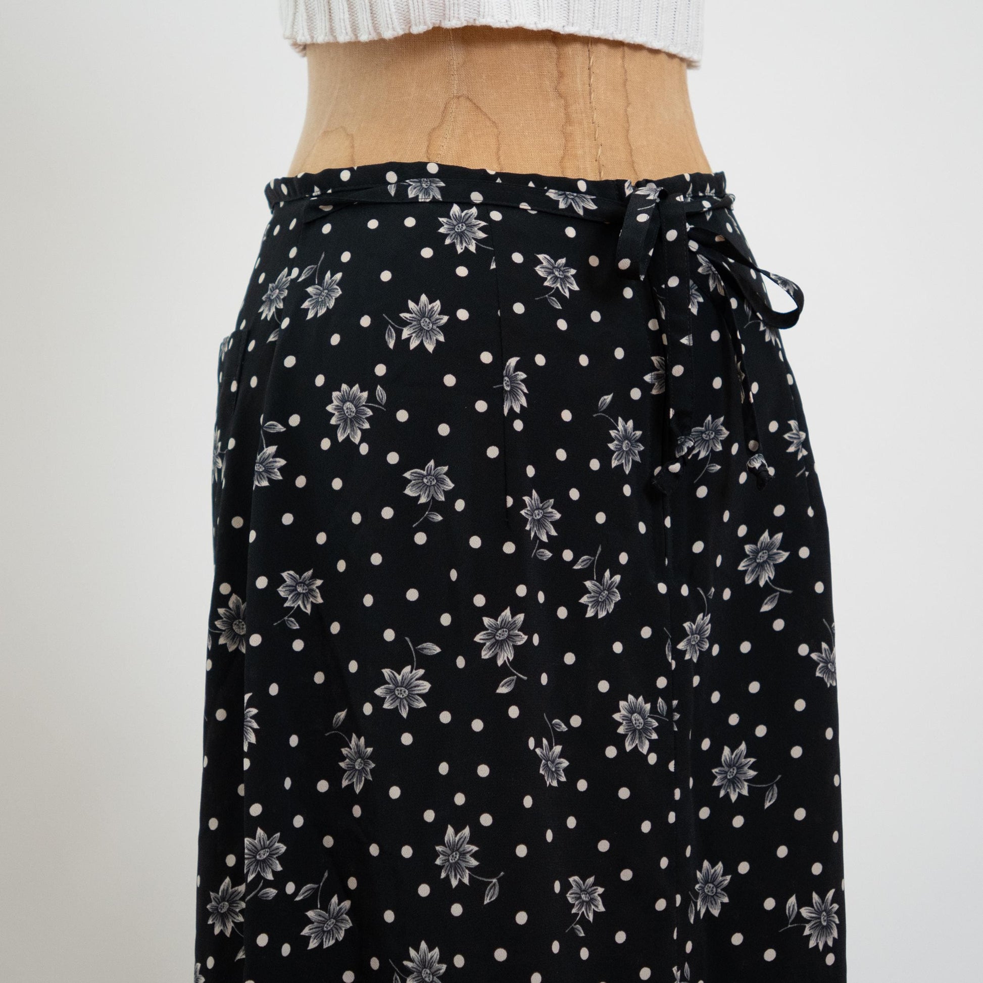 Vintage 90s Black Daisy Floral & Polka Dot Maxi Skirt - Medium, 28" Waist | Lightweight High Waisted Boho Grunge Skirt