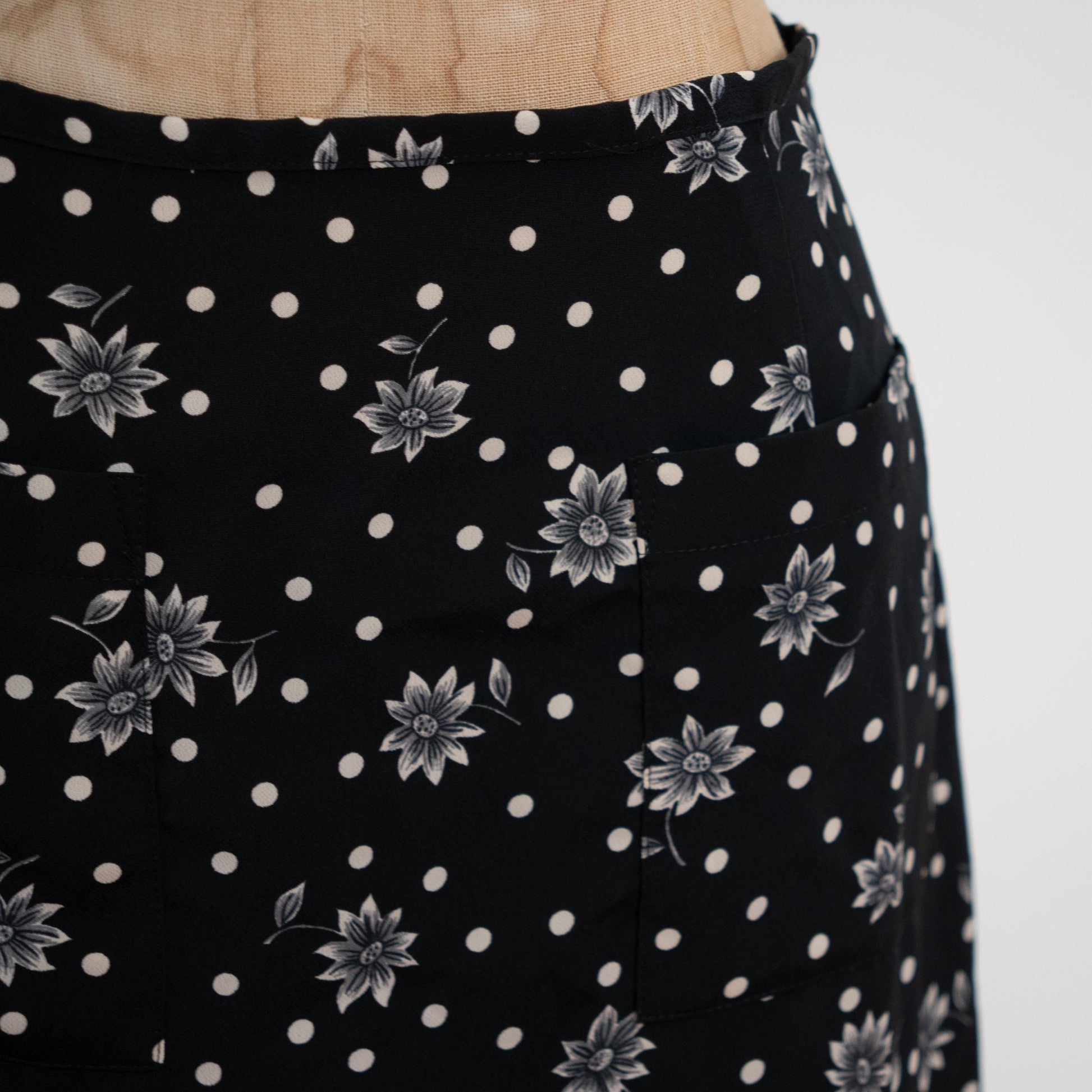 Vintage 90s Black Daisy Floral & Polka Dot Maxi Skirt - Medium, 28" Waist | Lightweight High Waisted Boho Grunge Skirt