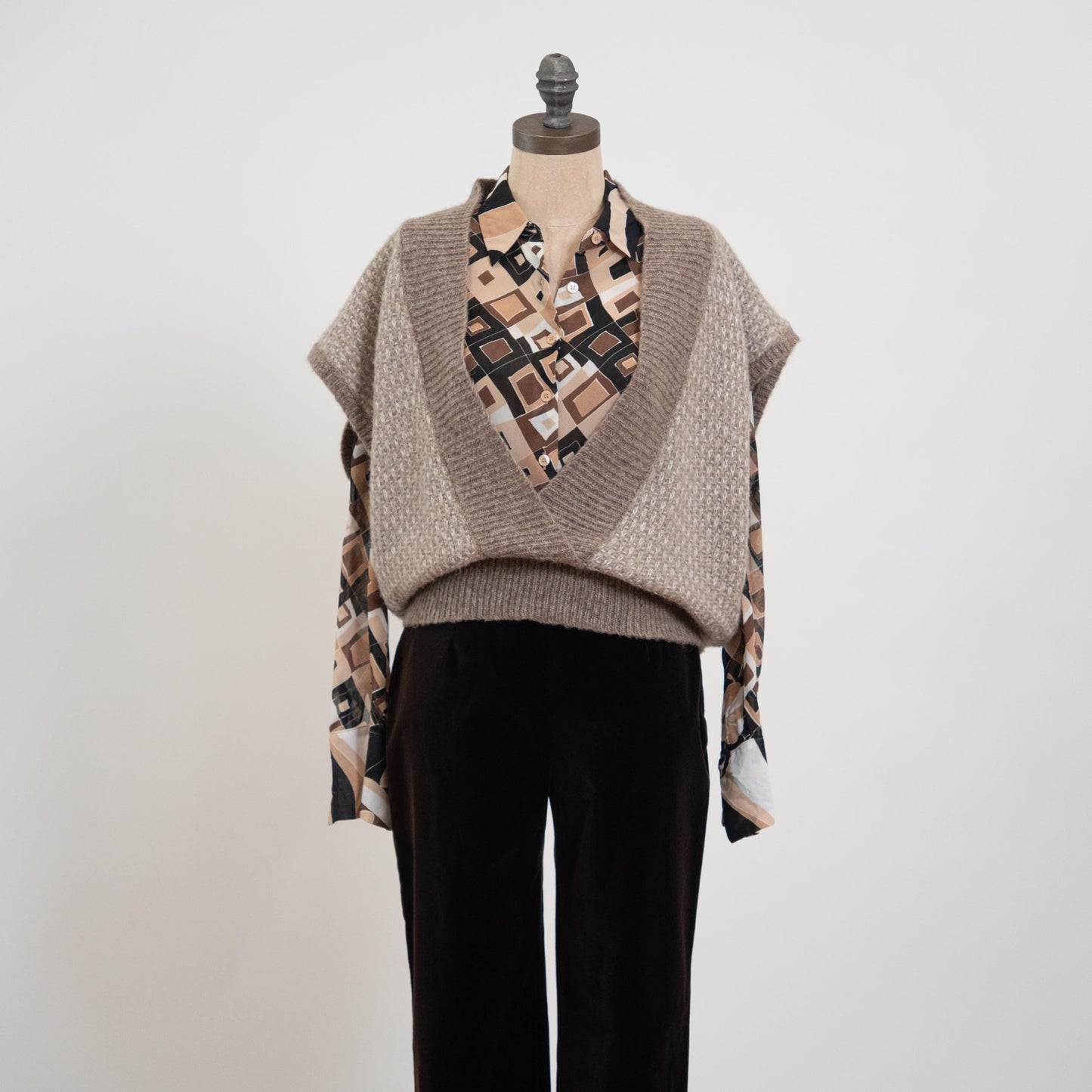 Vintage 80s Taupe Deep V Slouchy Sweater Vest - Large | Cap Sleeve Knit Sweater