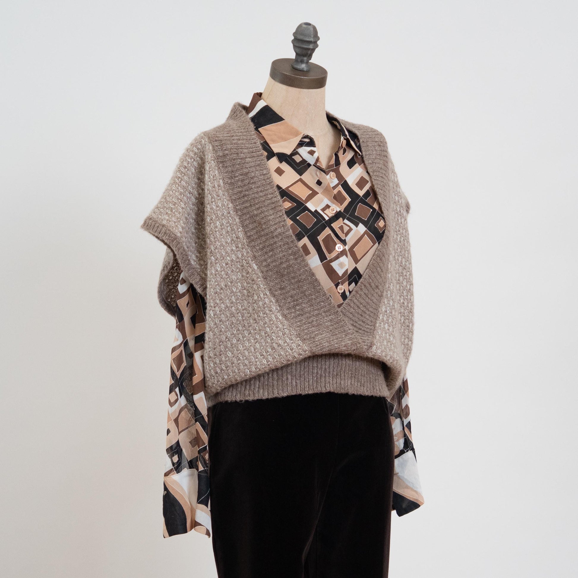 Vintage 80s Taupe Deep V Slouchy Sweater Vest - Large | Cap Sleeve Knit Sweater