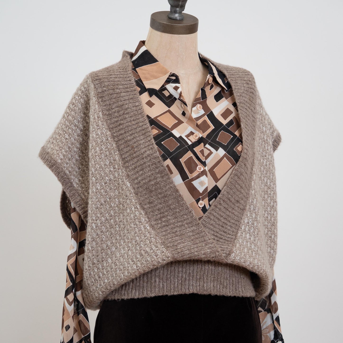Vintage 80s Taupe Deep V Slouchy Sweater Vest - Large | Cap Sleeve Knit Sweater