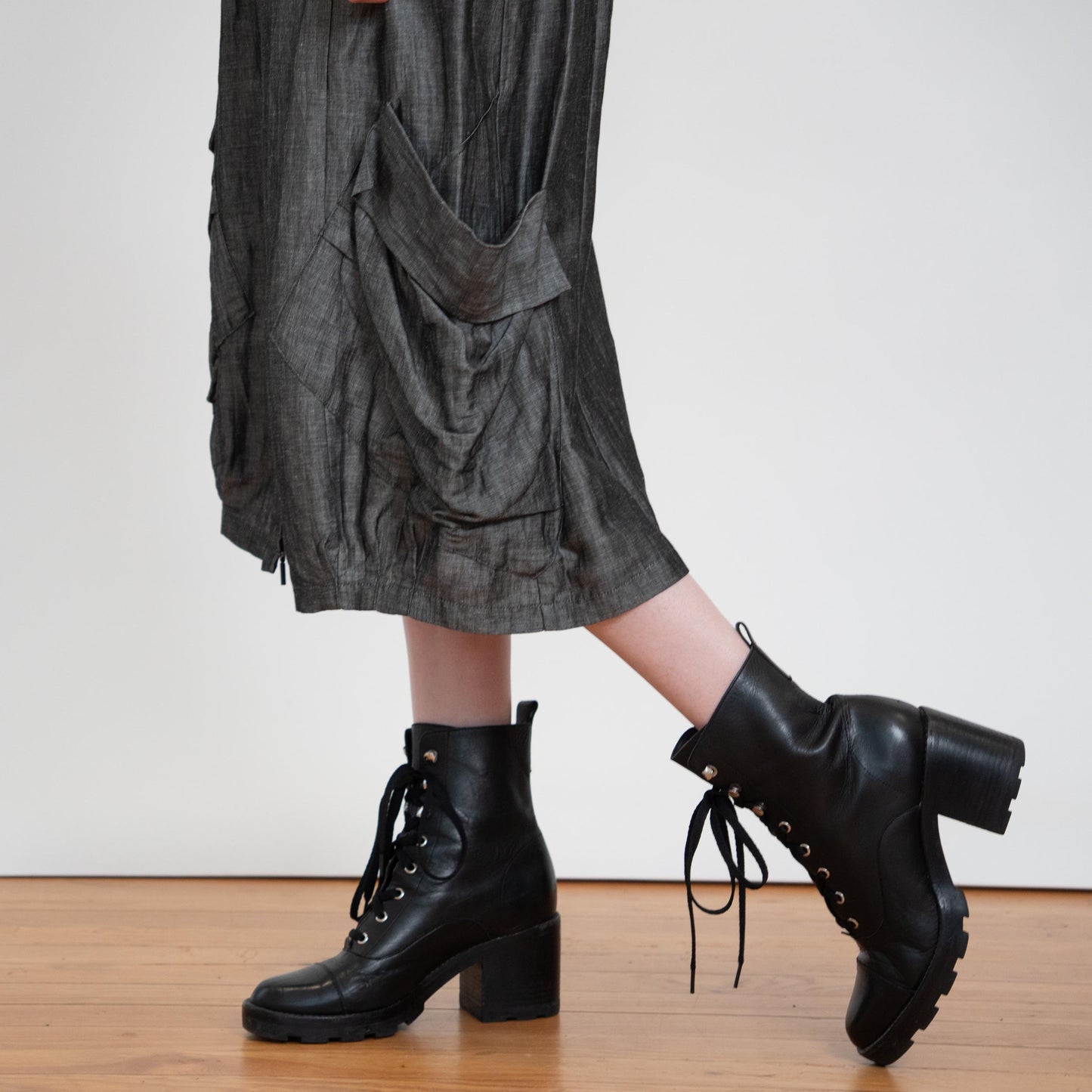Vintage Y2K Silver Zip Front Bustle Skirt - Extra Small | Whimsigoth 2000s Low Rise Cargo Pocket Midi Skirt