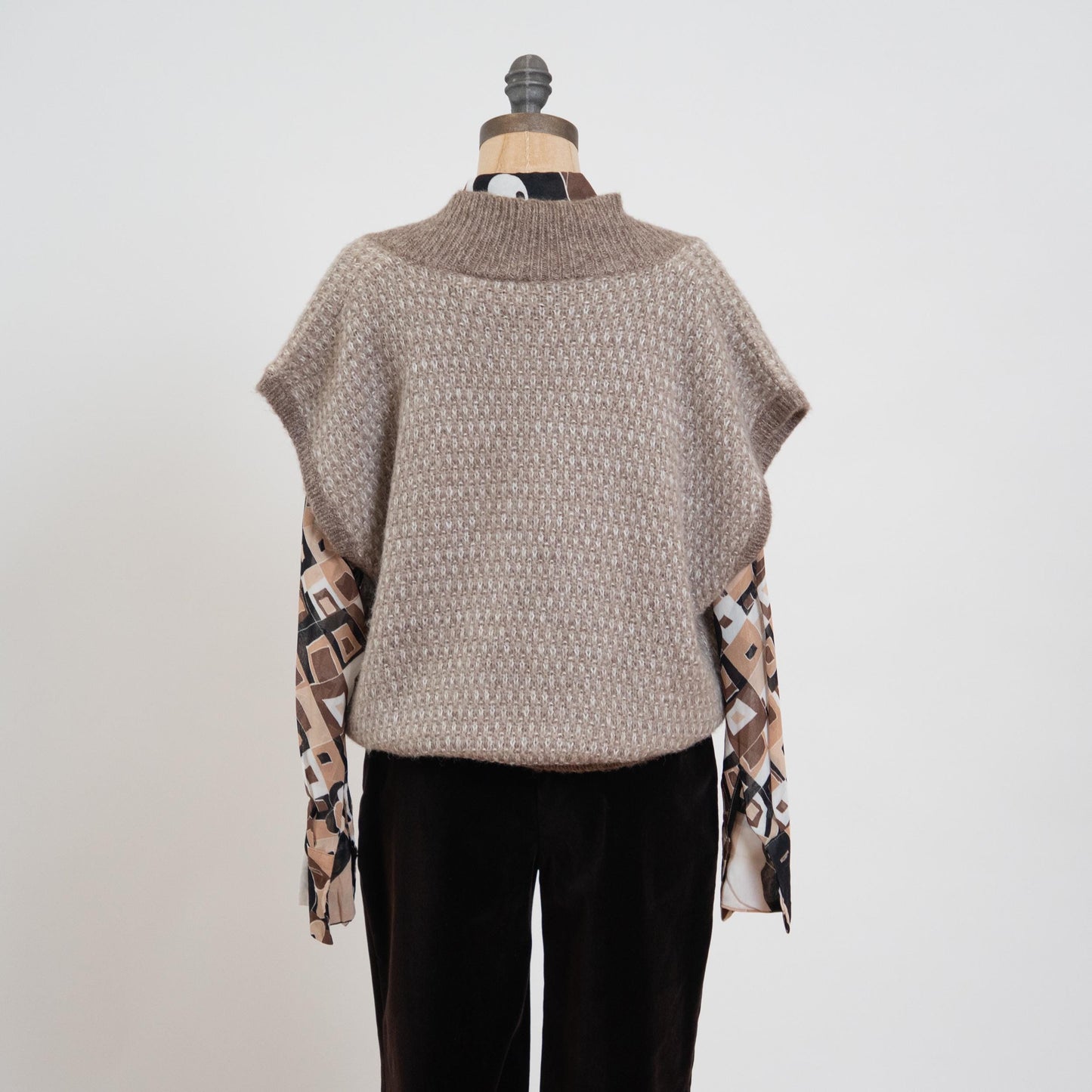 Vintage 80s Taupe Deep V Slouchy Sweater Vest - Large | Cap Sleeve Knit Sweater