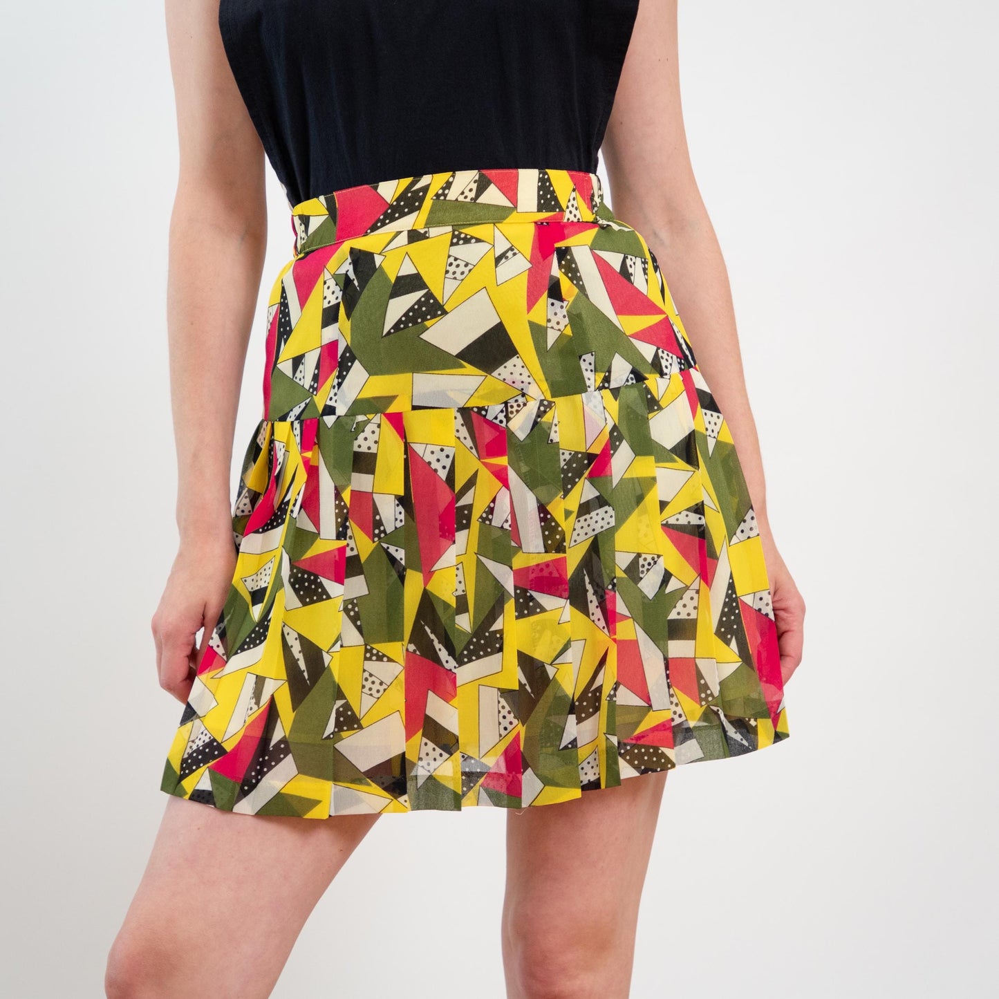 Vintage Y2K Cubist Pleated Mini Skirt - Small to Medium, 26"-28" Waist