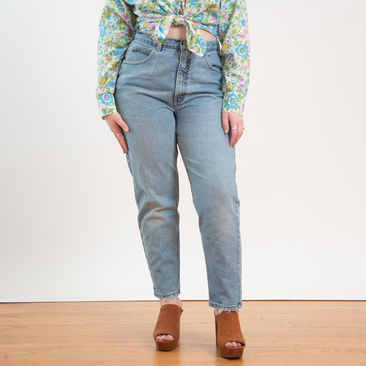 Vintage 90s Light Wash High Waisted Jeans - Large Short, 32" Waist