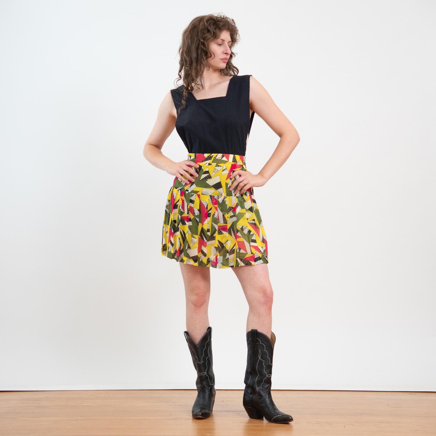 Vintage Y2K Cubist Pleated Mini Skirt - Small to Medium, 26"-28" Waist