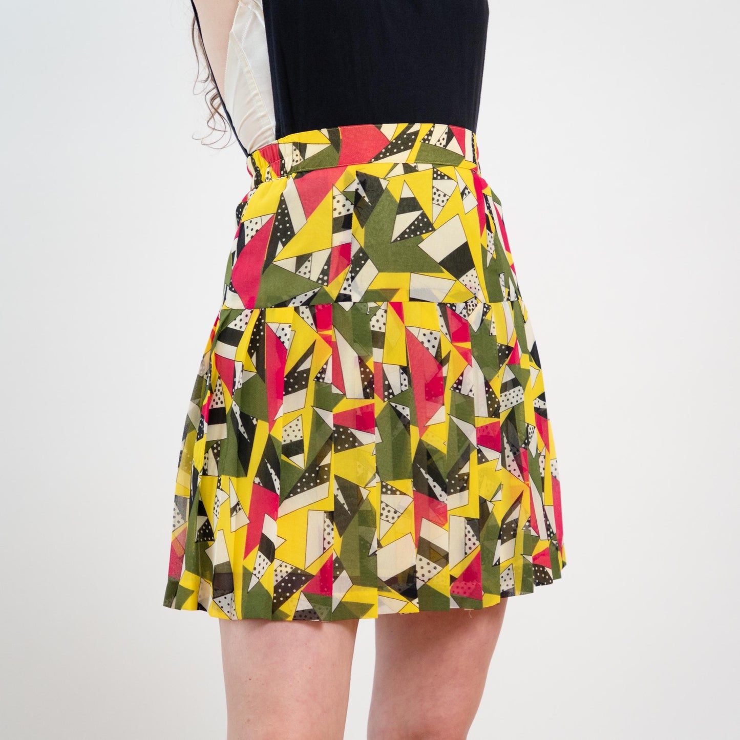 Vintage Y2K Cubist Pleated Mini Skirt - Small to Medium, 26"-28" Waist