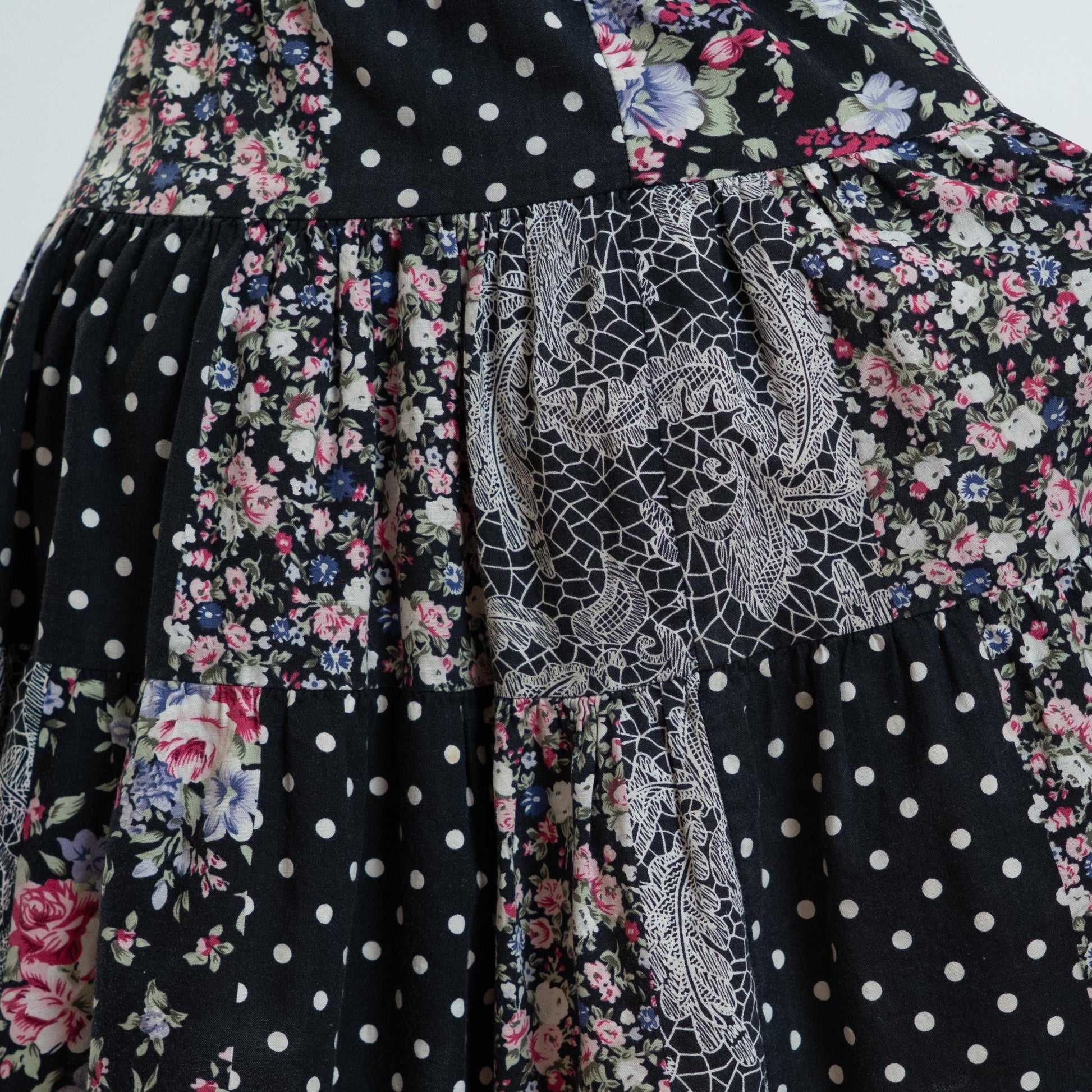 Vintage 90s Patchwork Floral & Lace Print Mini Skirt - XS to Small