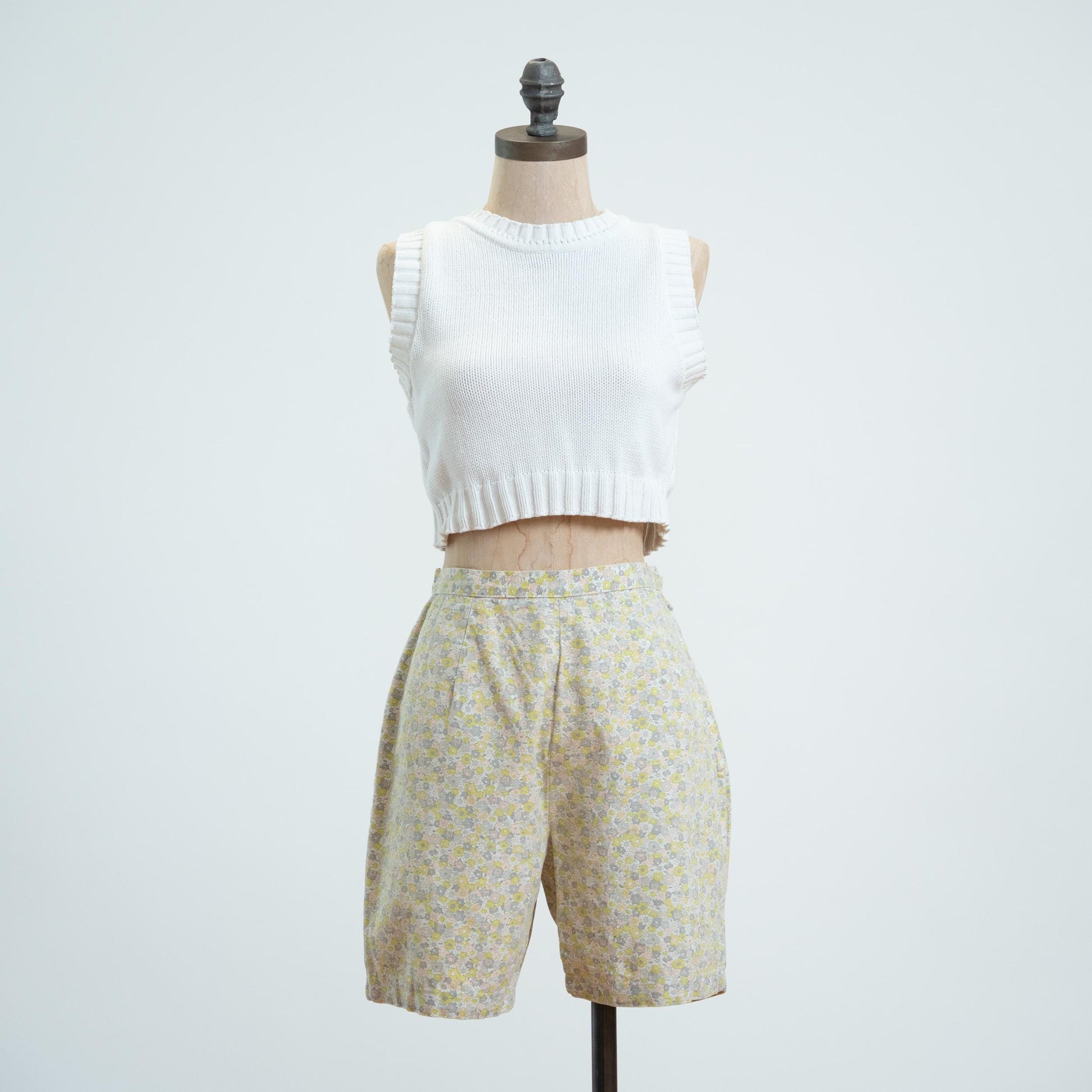 Vintage 60s Ditsy Floral Pinup Shorts - Small, 26" Waist