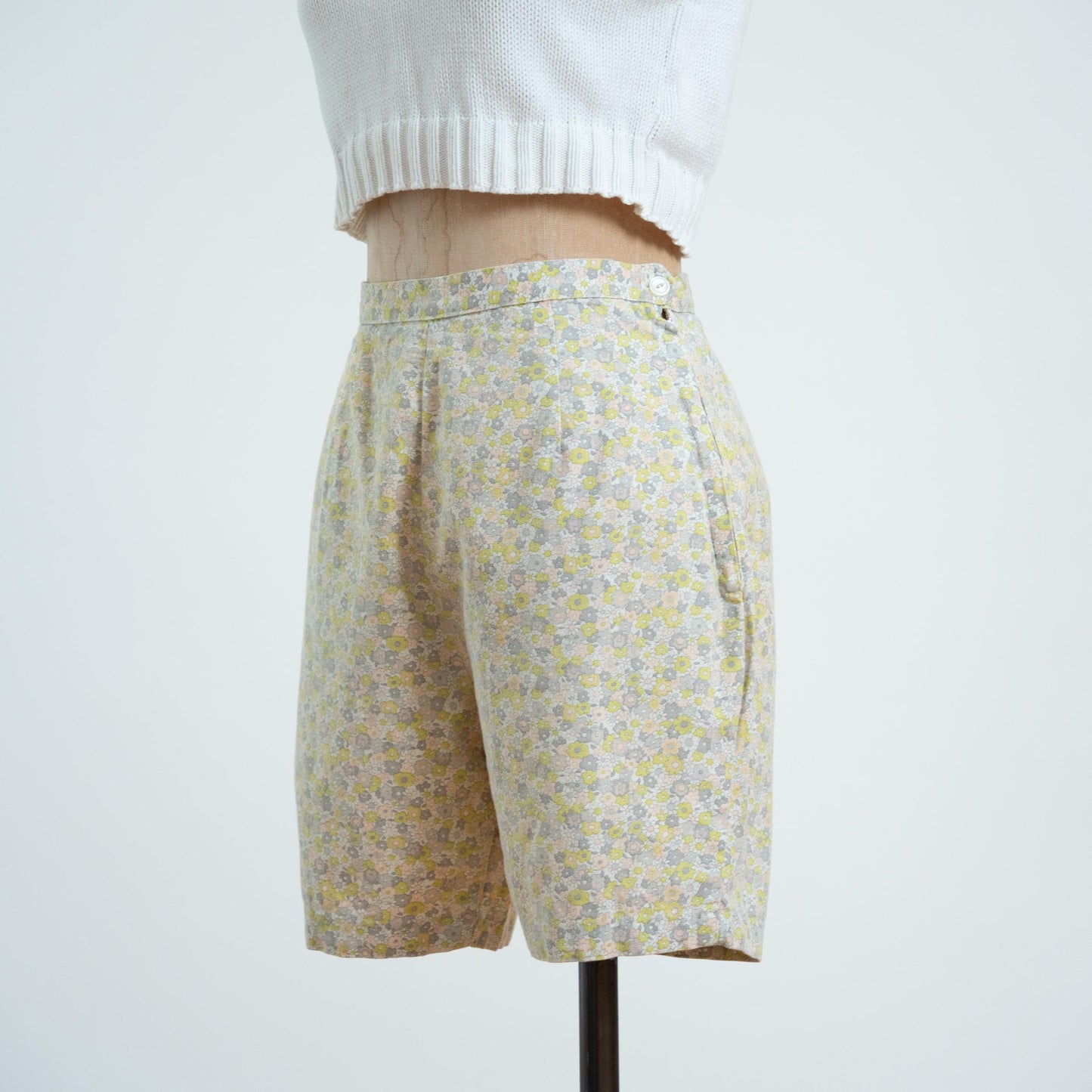 Vintage 60s Ditsy Floral Pinup Shorts - Small, 26" Waist