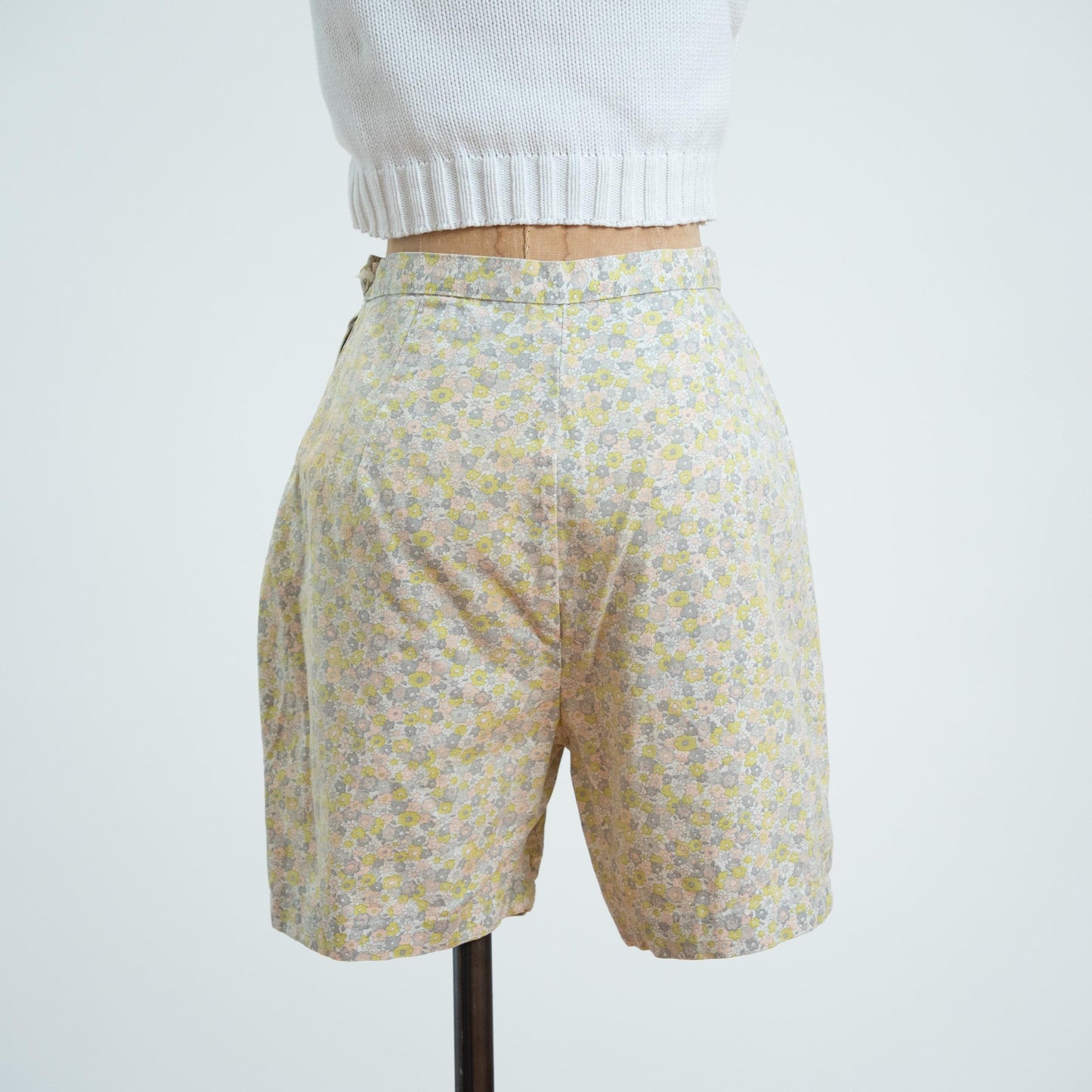 Vintage 60s Ditsy Floral Pinup Shorts - Small, 26" Waist