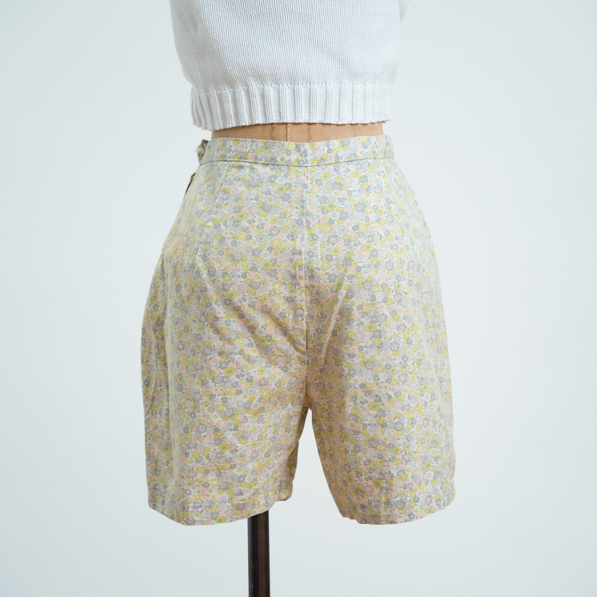 Vintage 60s Ditsy Floral Pinup Shorts - Small, 26" Waist
