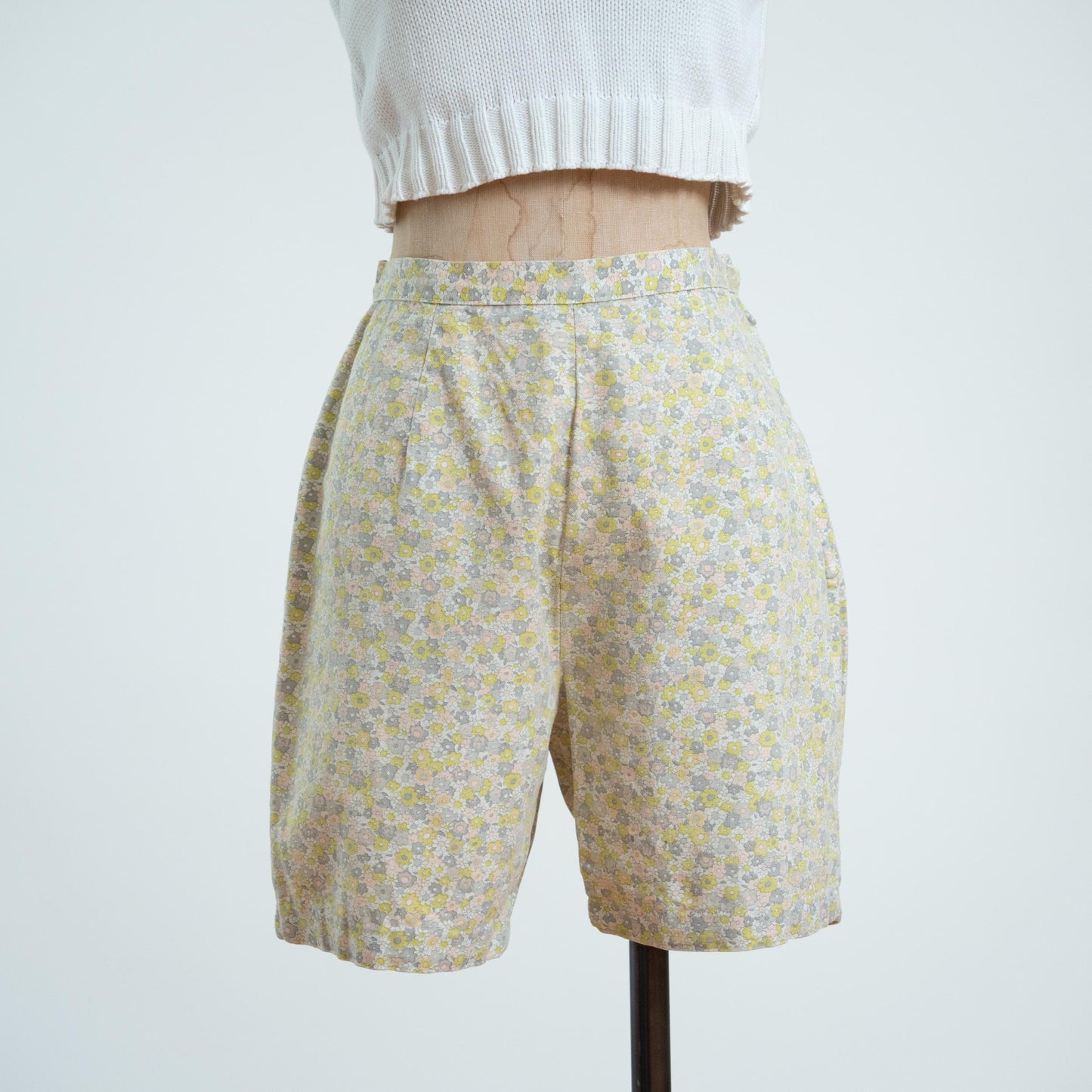 Vintage 60s Ditsy Floral Pinup Shorts - Small, 26" Waist