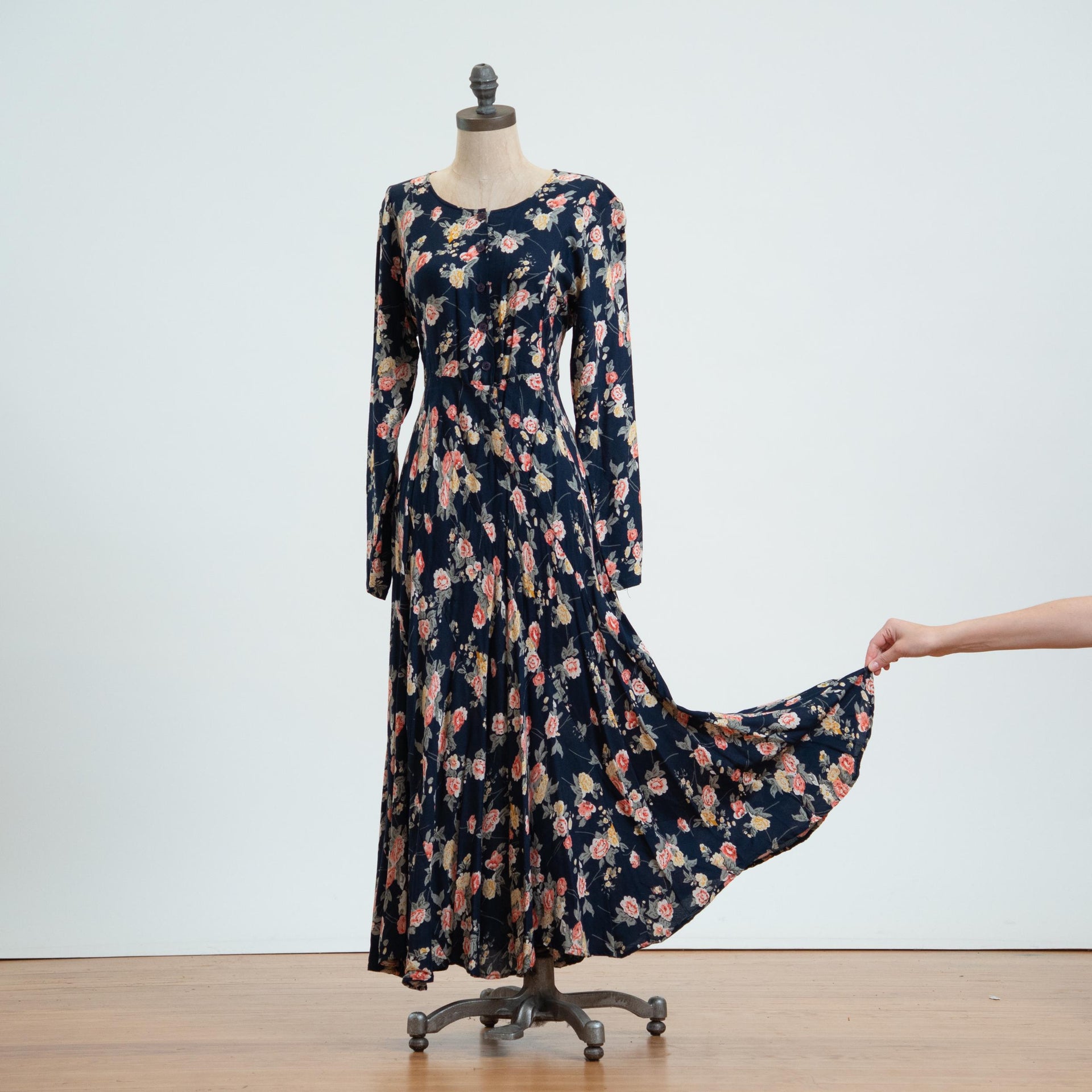 90s long dress Vintage Navy Floral Bias Swirl Maxi Provide us with photos Group Color:vanilla price:Over $100 Fancy Sweetheart Red Satin