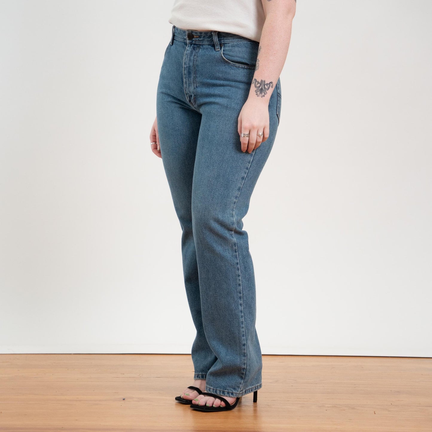 Vintage Y2K Straight Leg Jeans - Medium