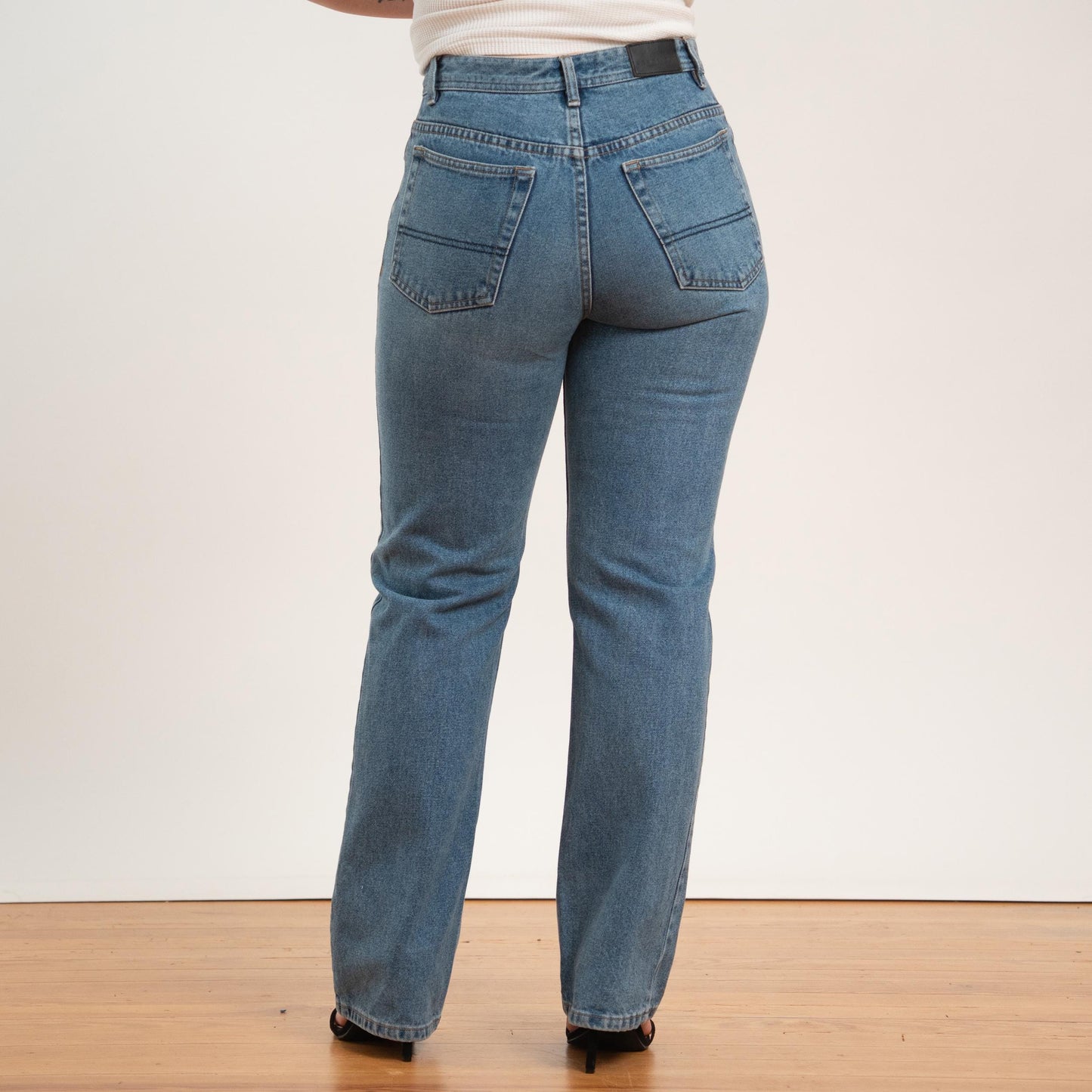 Vintage Y2K Straight Leg Jeans - Medium