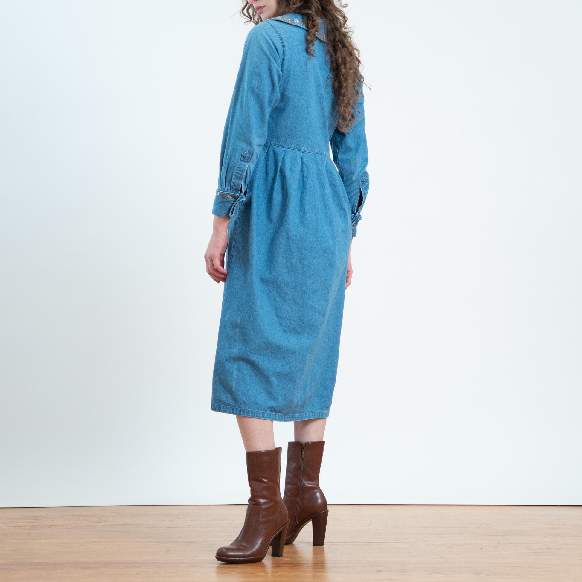 Vintage 80s Chambray Floral Embroidered Collar Shirtdress - Medium