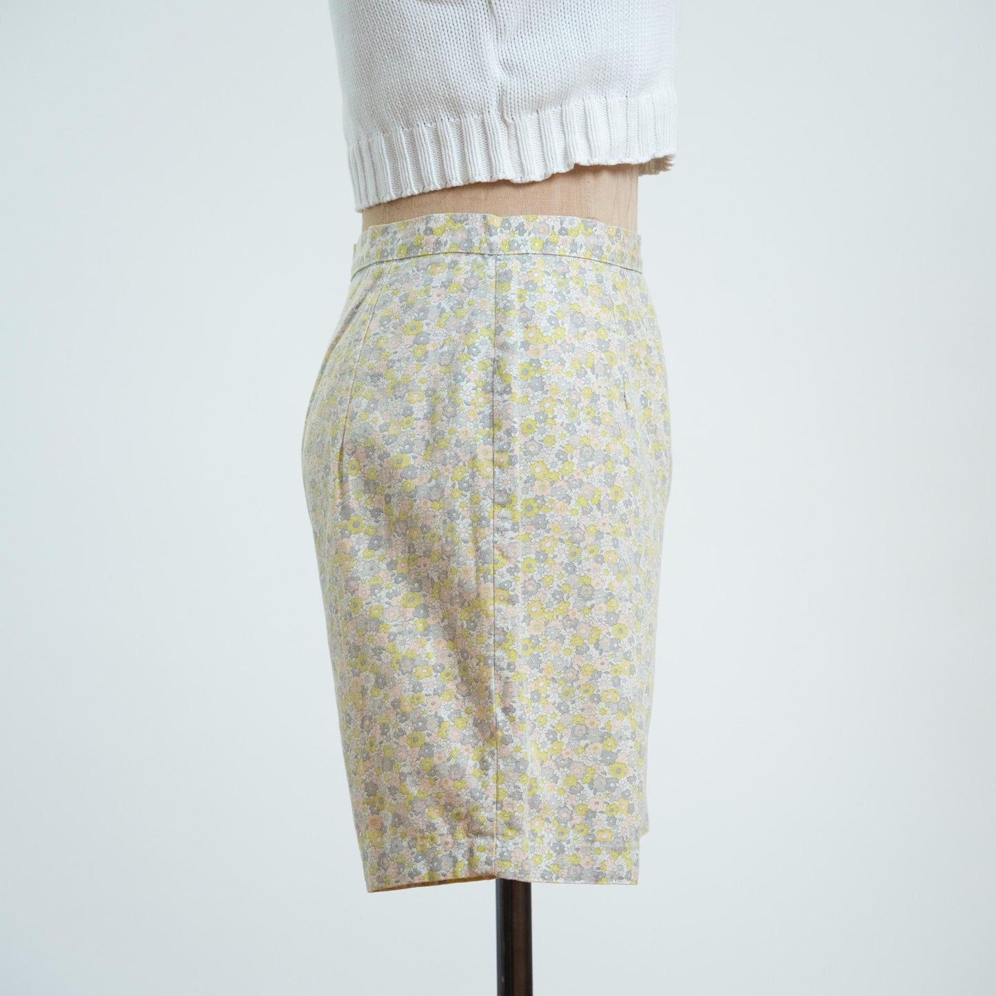 Vintage 60s Ditsy Floral Pinup Shorts - Small, 26" Waist