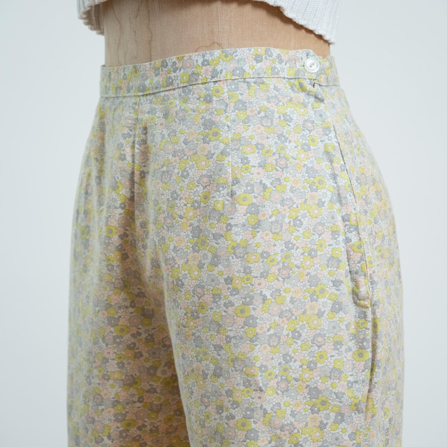 Vintage 60s Ditsy Floral Pinup Shorts - Small, 26" Waist