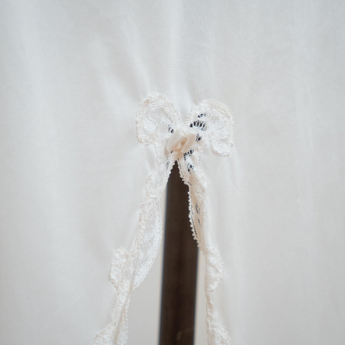 Vintage 70s White Maxi Skirt Slip - Medium | Bow Detail Lace Trim Lingerie
