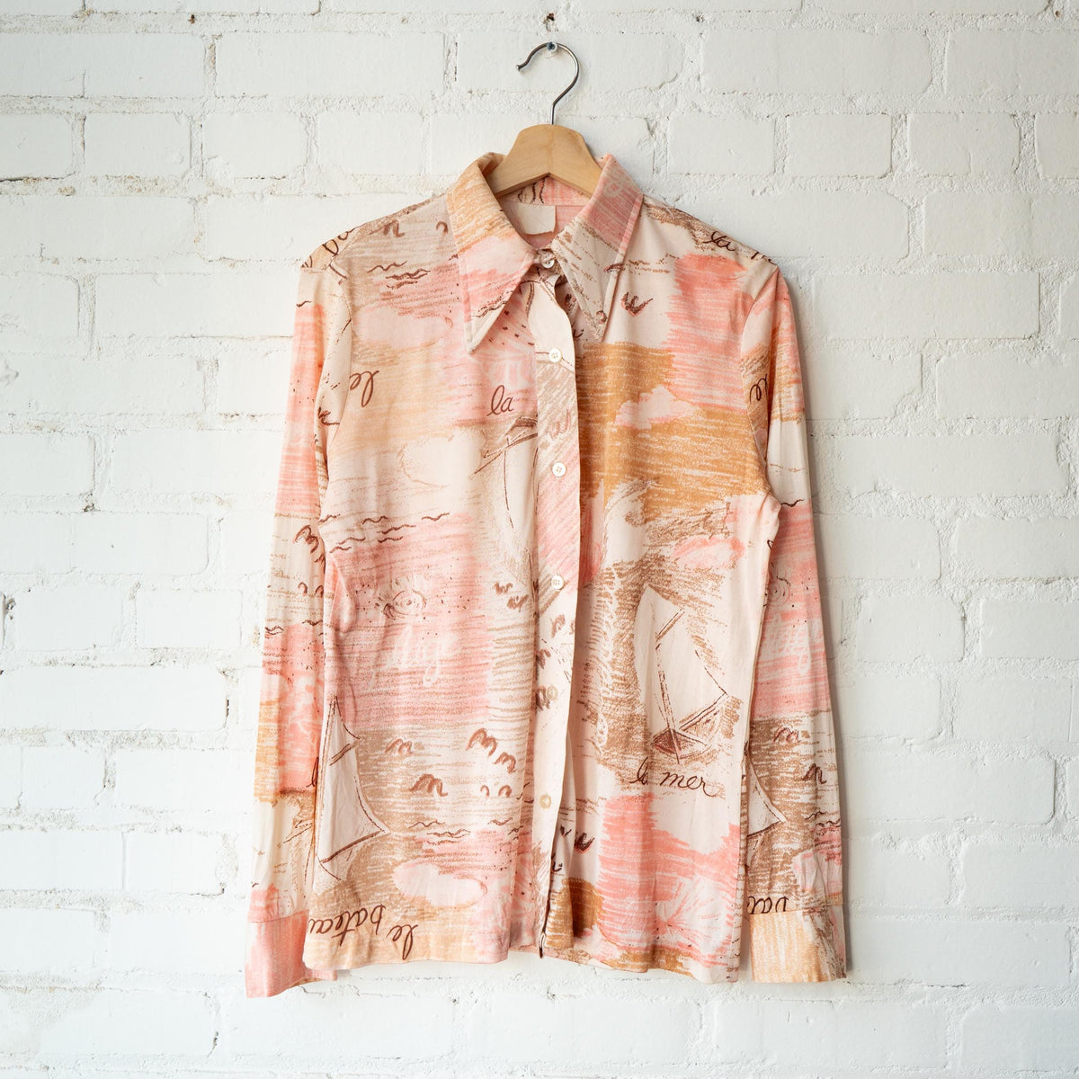 Vintage 70s "La Mer" Novelty Sailboat Print Blouse - Large | Peach Pink Button Up Collared Disco Top