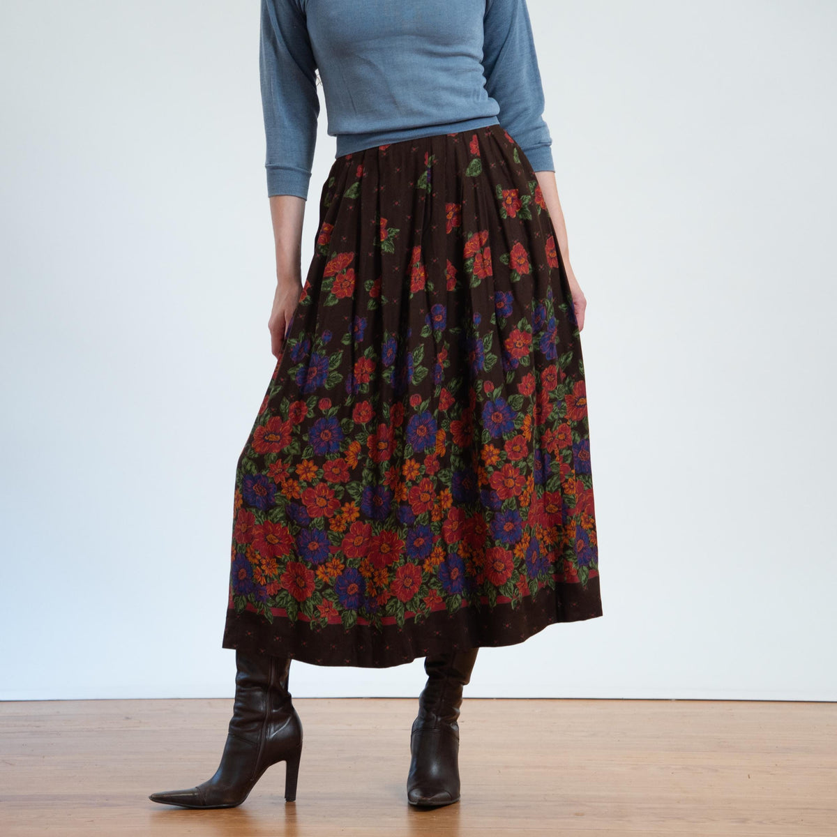Vintage 80s Susan Bristol Brown Floral Midi Skirt - Medium, 27.5" Waist | Boho High Waisted Pleated Skirt With Pockets