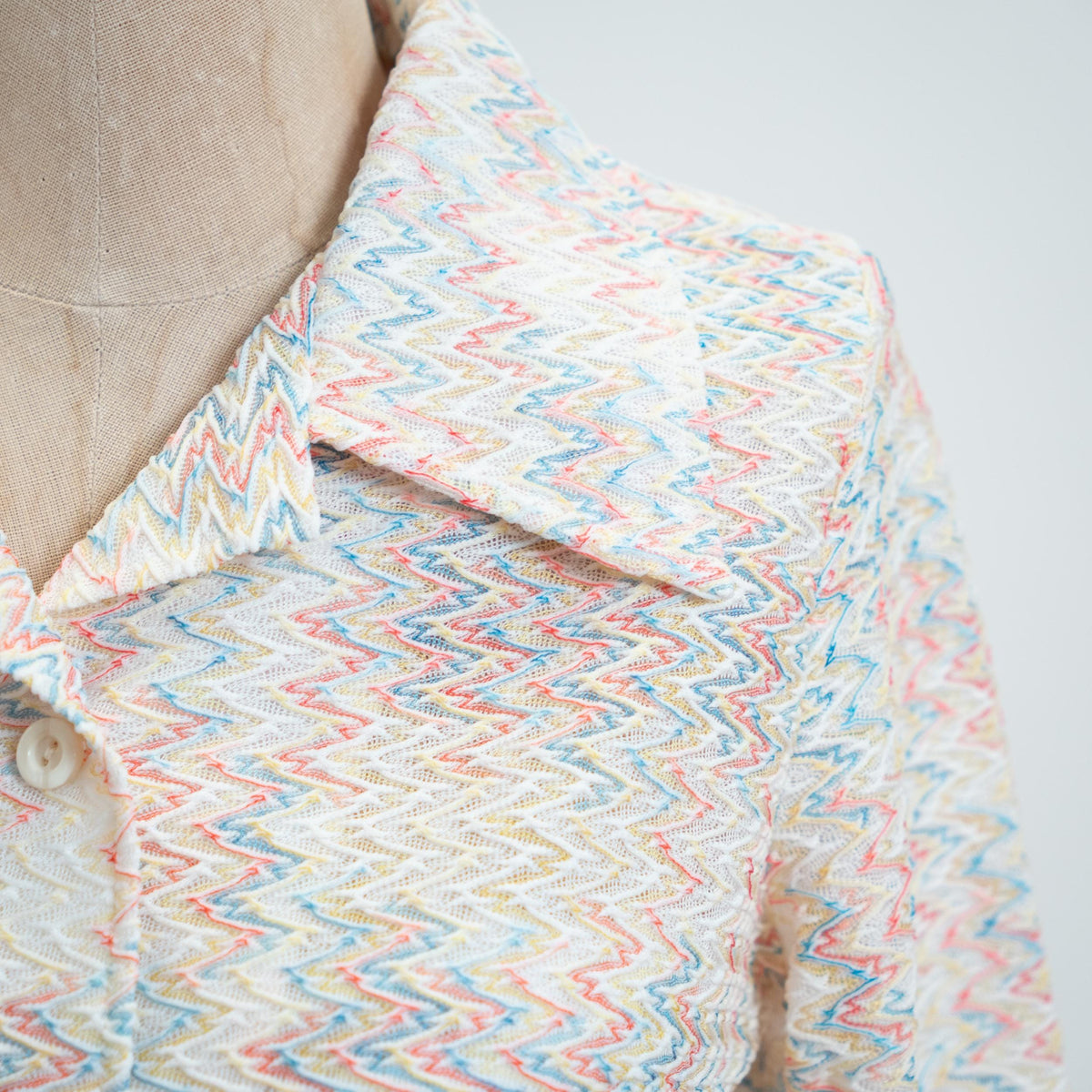 Vintage 70s Flame Stitch Knit Shirt - Medium | Zig Zag Striped Long Sleeve Collared Top