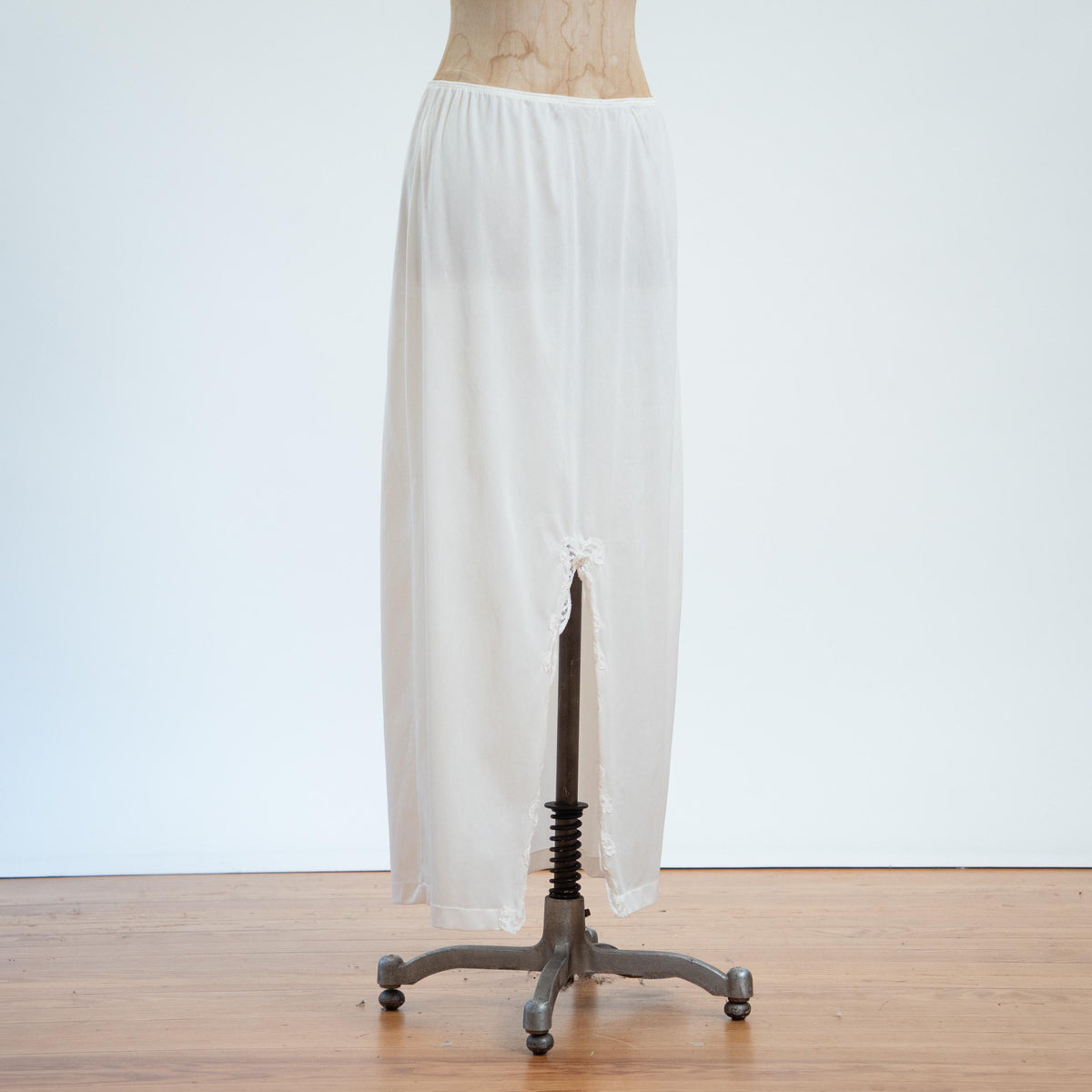 Vintage 70s White Maxi Skirt Slip - Medium | Bow Detail Lace Trim Lingerie