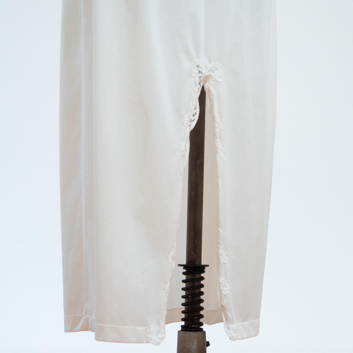 Vintage 70s White Maxi Skirt Slip - Medium | Bow Detail Lace Trim Lingerie