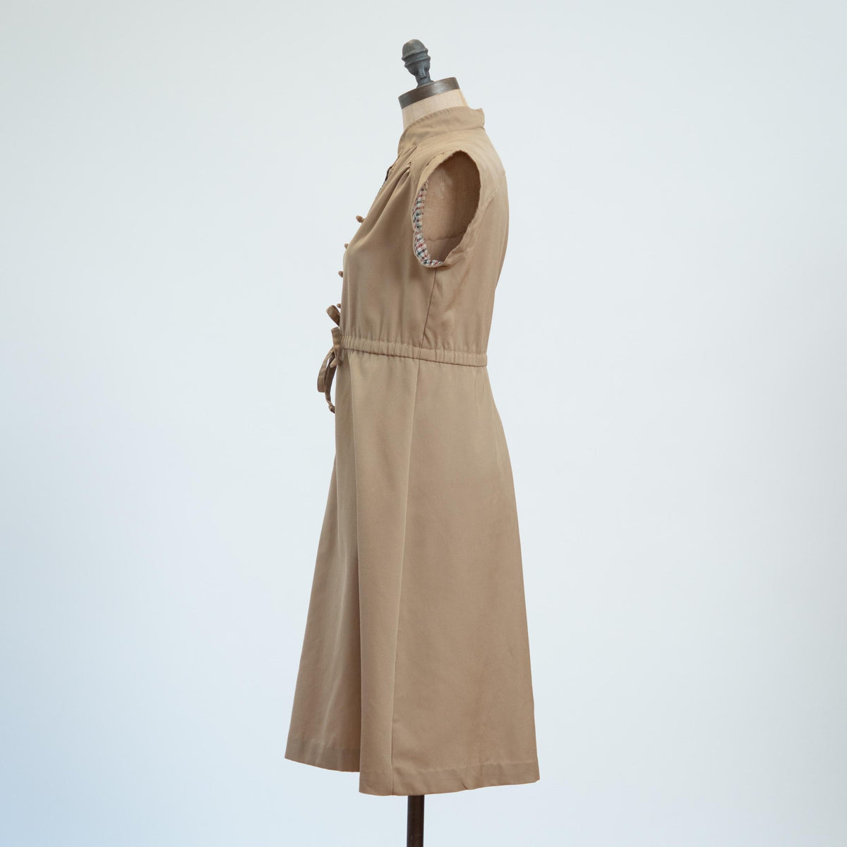 Vintage 70s Tan Plaid Trim Shirtdress - Small | Retro Cap Sleeve Midi Dress