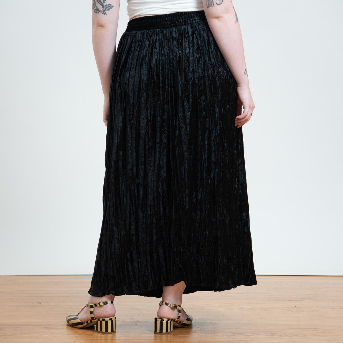Vintage 90s Black Crushed Velvet Broomstick Skirt - Large | Witchy Whimsigoth Maxi Skirt