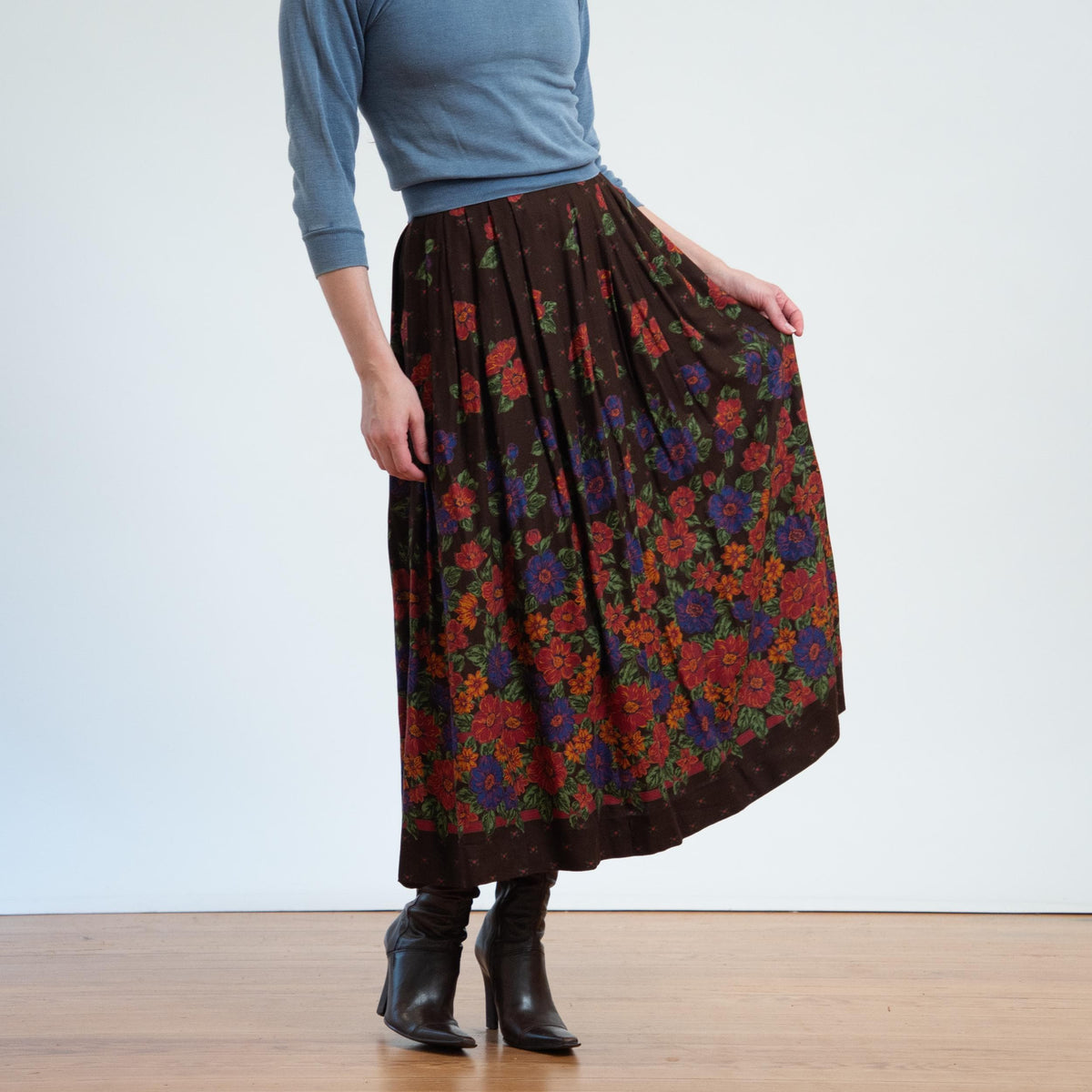 Vintage 80s Susan Bristol Brown Floral Midi Skirt - Medium, 27.5" Waist | Boho High Waisted Pleated Skirt With Pockets